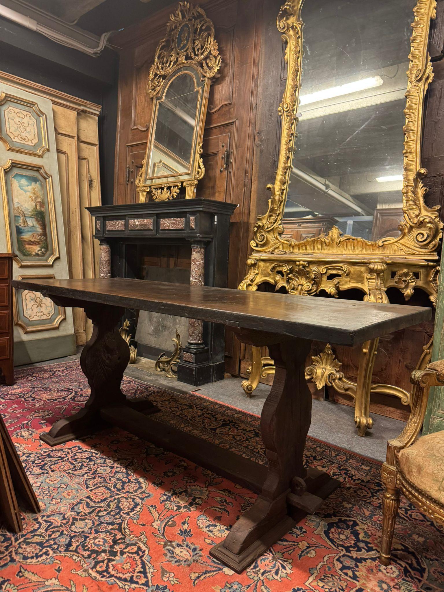 Table de salle à manger Fratino en noyer avec traverse en dessous, Italie Bon état - En vente à Cuneo, Italy (CN)