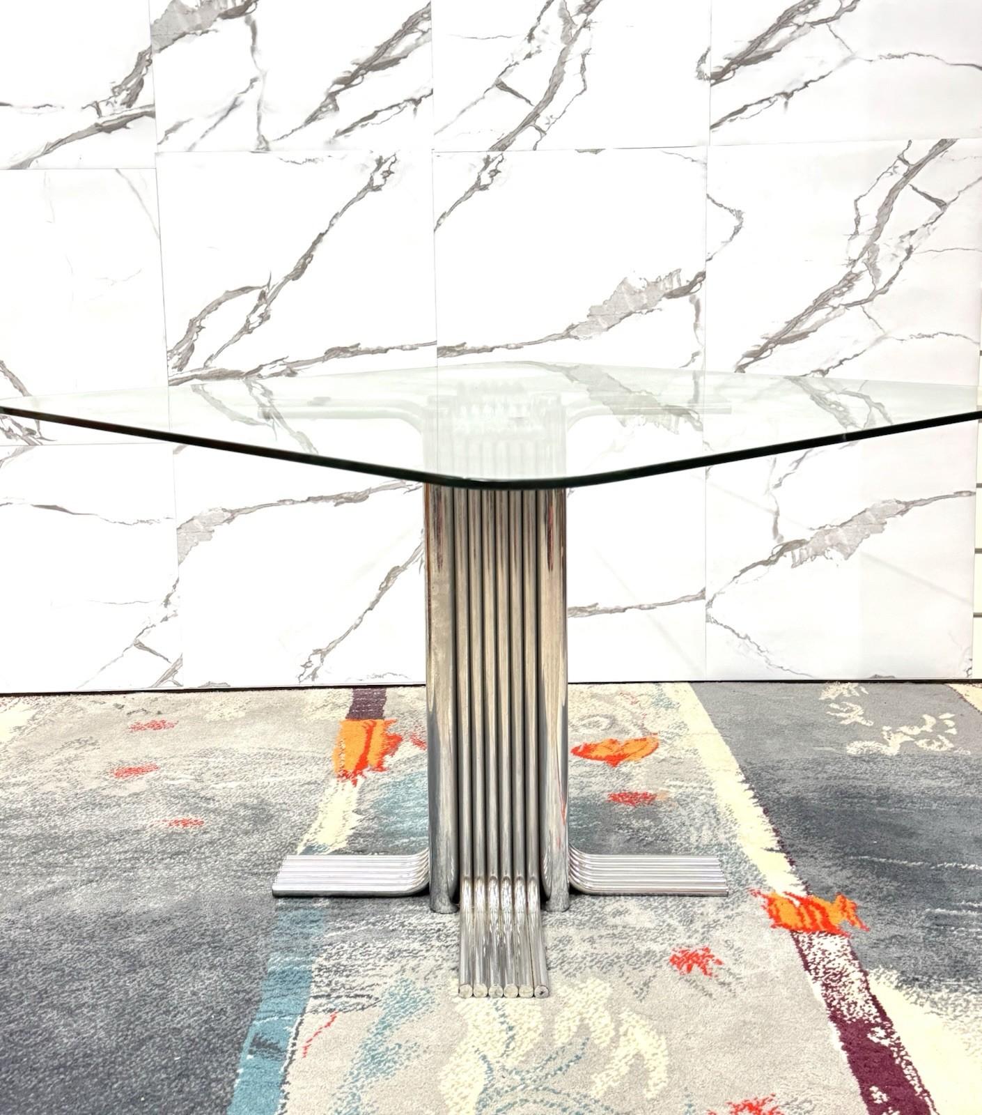 Tavolo da pranzo in stile Gastone Rinaldi – Design Modernariato Anni ’70


Elegante tavolo da pranzo vintage dallo stile inconfondibile ispirato al design di Gastone Rinaldi, icona del modernariato italiano anni ’70.

La base è realizzata in acciaio