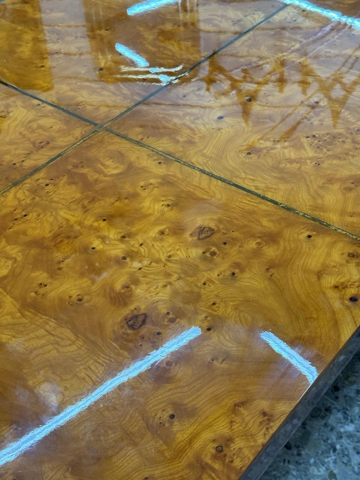 Tavolo Da Pranzo In Radica E Metallo Dorato Anni 70 Modernariato en vente 3