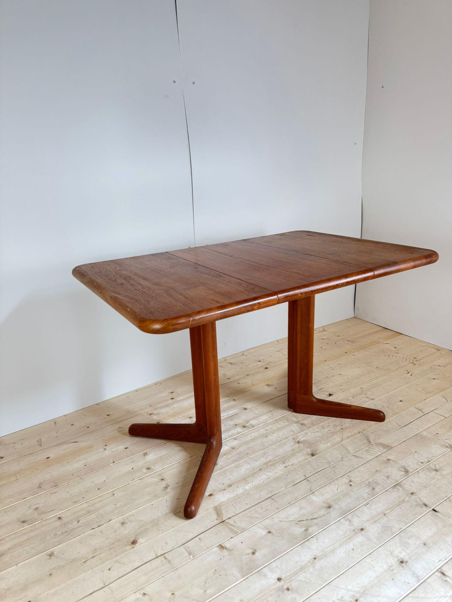 Mesa de comedor de teca con 1 extensión de 40cm, Dinamarca 1960