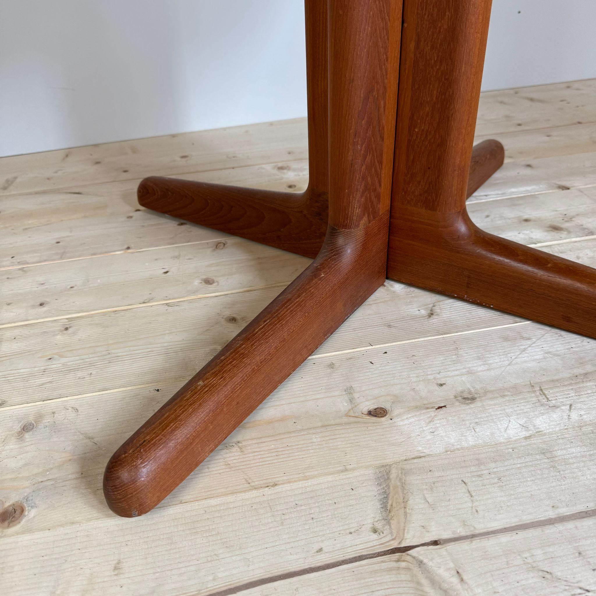 Mesa de comedor de teca, Dinamarca 1960 Moderno de mediados de siglo en venta