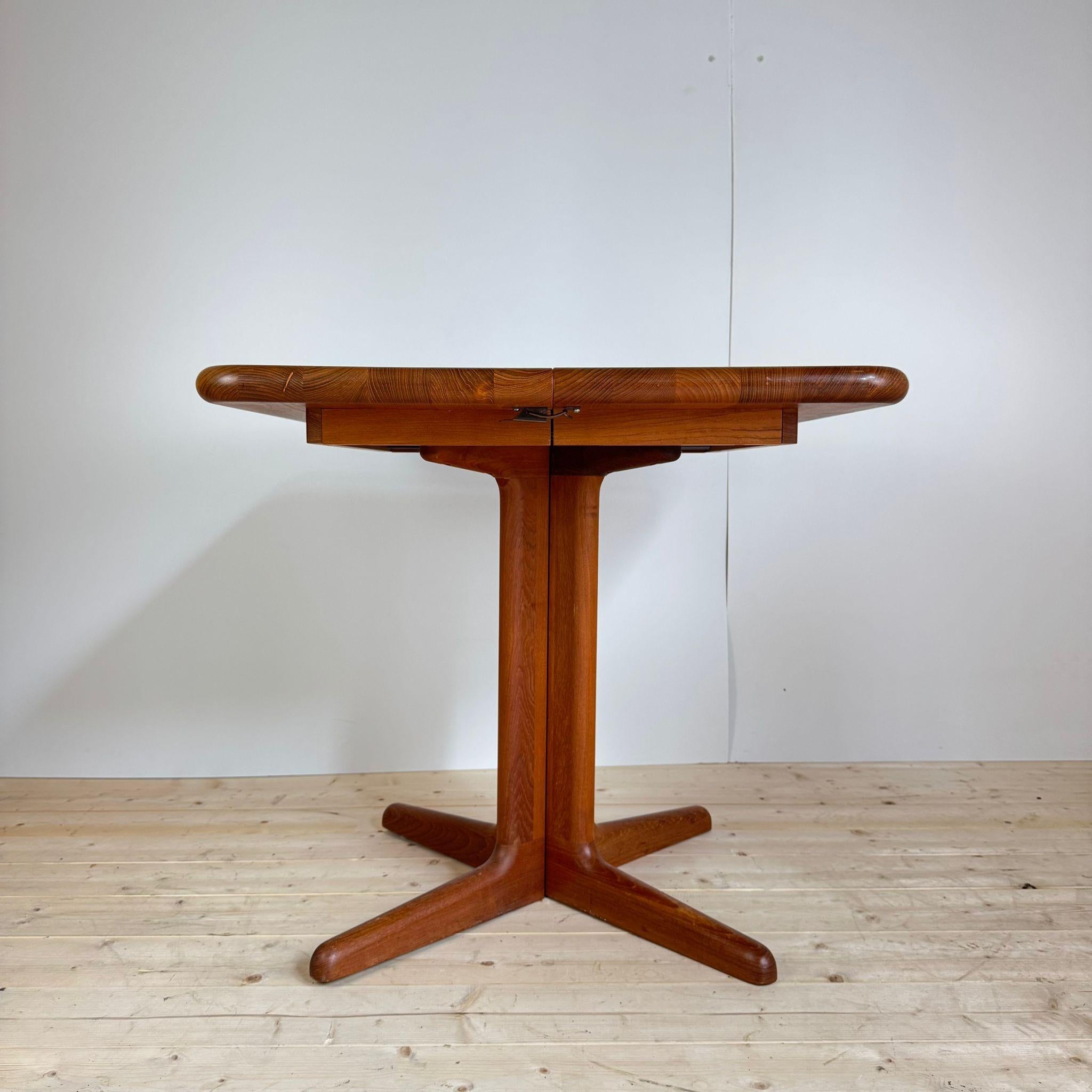Mesa de comedor de teca, Dinamarca 1960 Chapado en venta