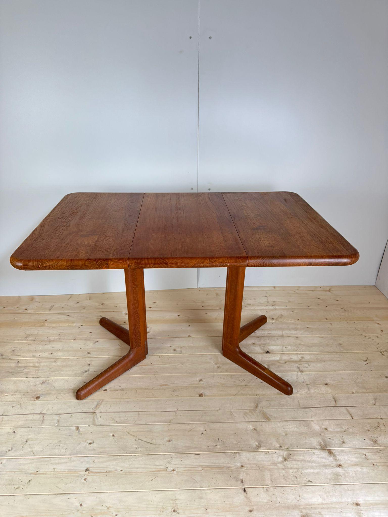 Mesa de comedor de teca, Dinamarca 1960 en Bueno estado para la venta en Torino, IT