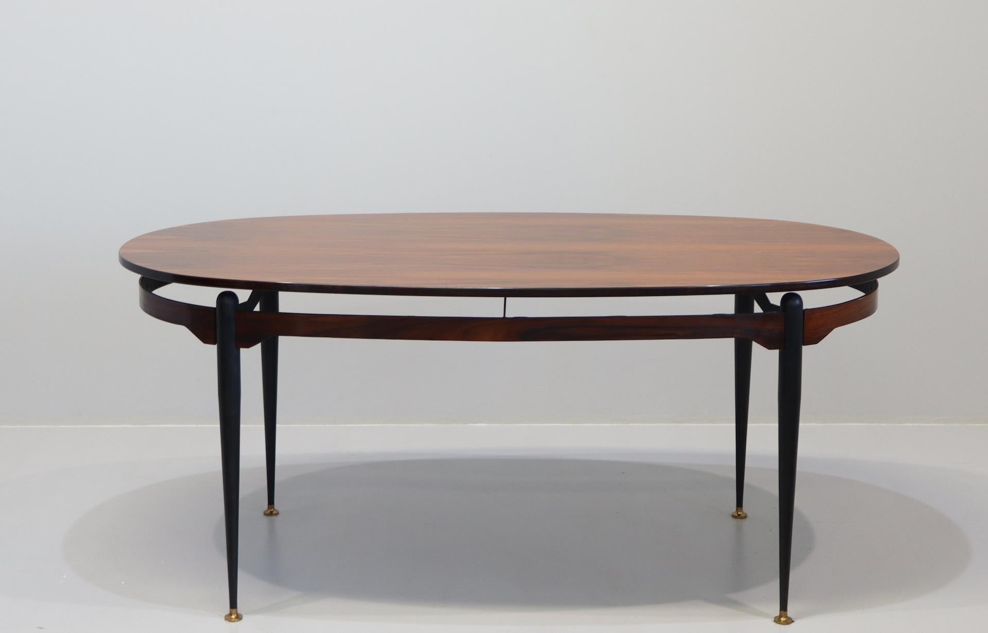 Italian Table à manger italienne  Designer Silvio Cavatorta en vente