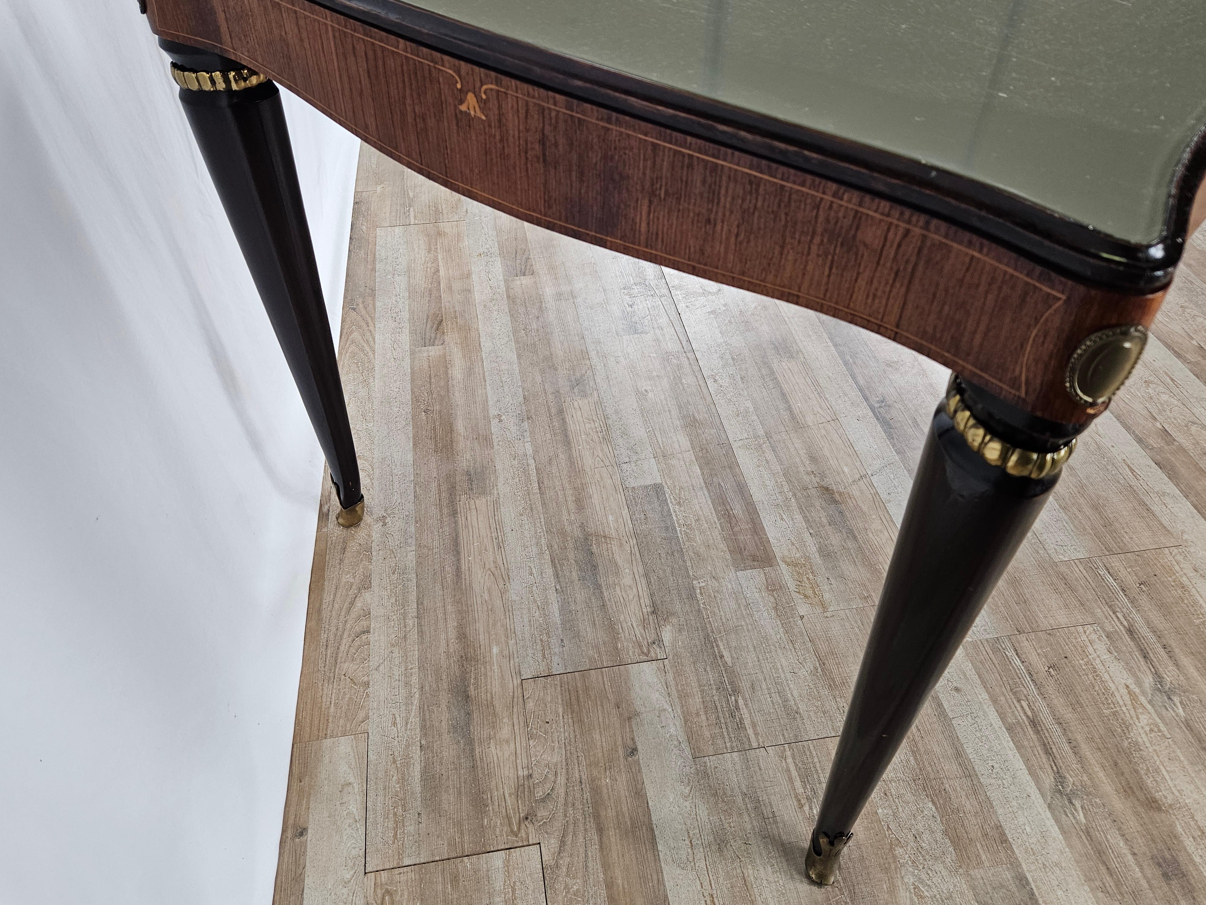 Brass Mid century mahogany dining table with glass top For Sale