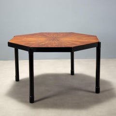 Table à manger octogonale des années 60 en bois teinté, restaurée.