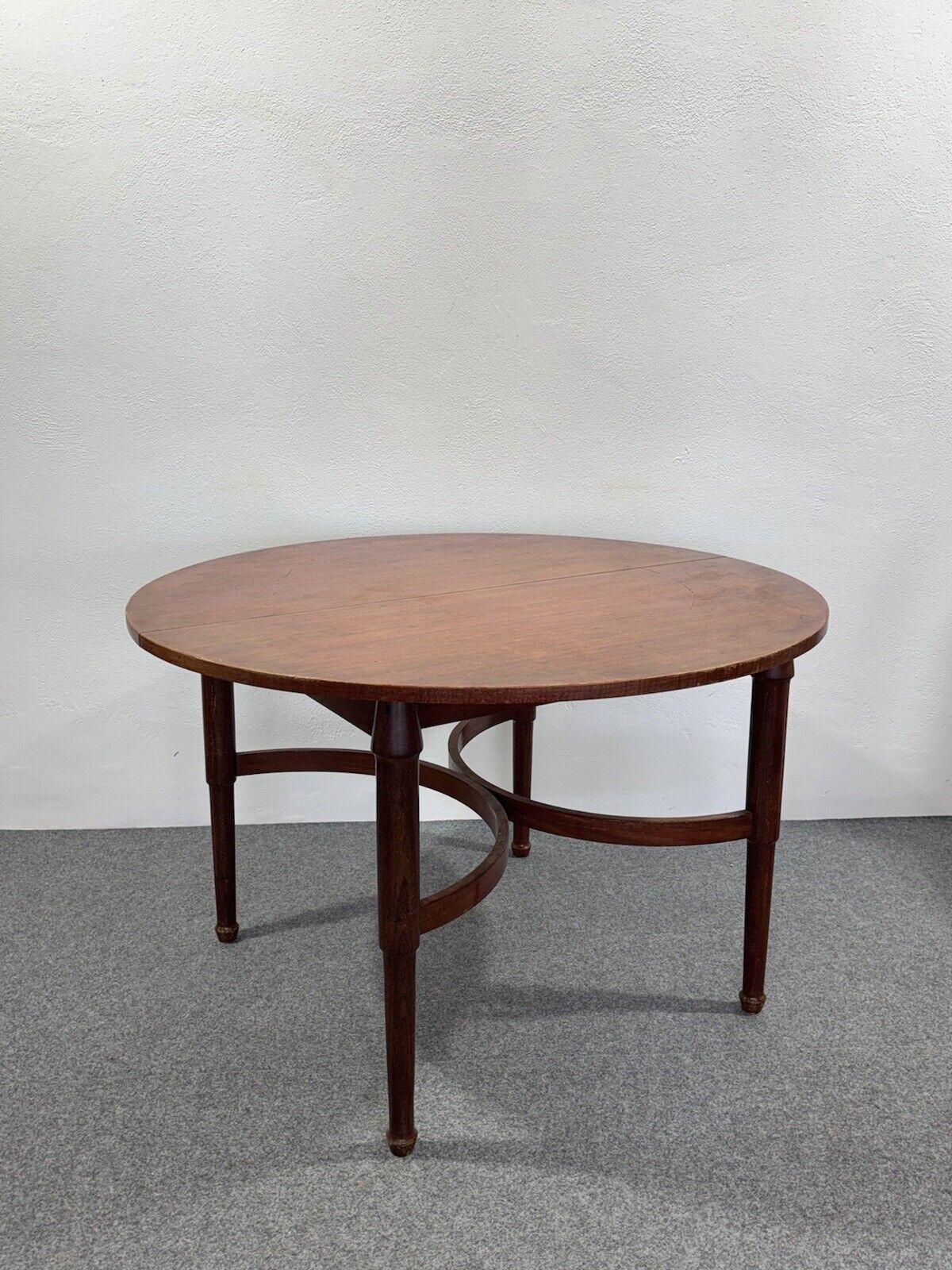 Mid-Century Modern Extendable oval teak dining table Modern design 1970's For Sale