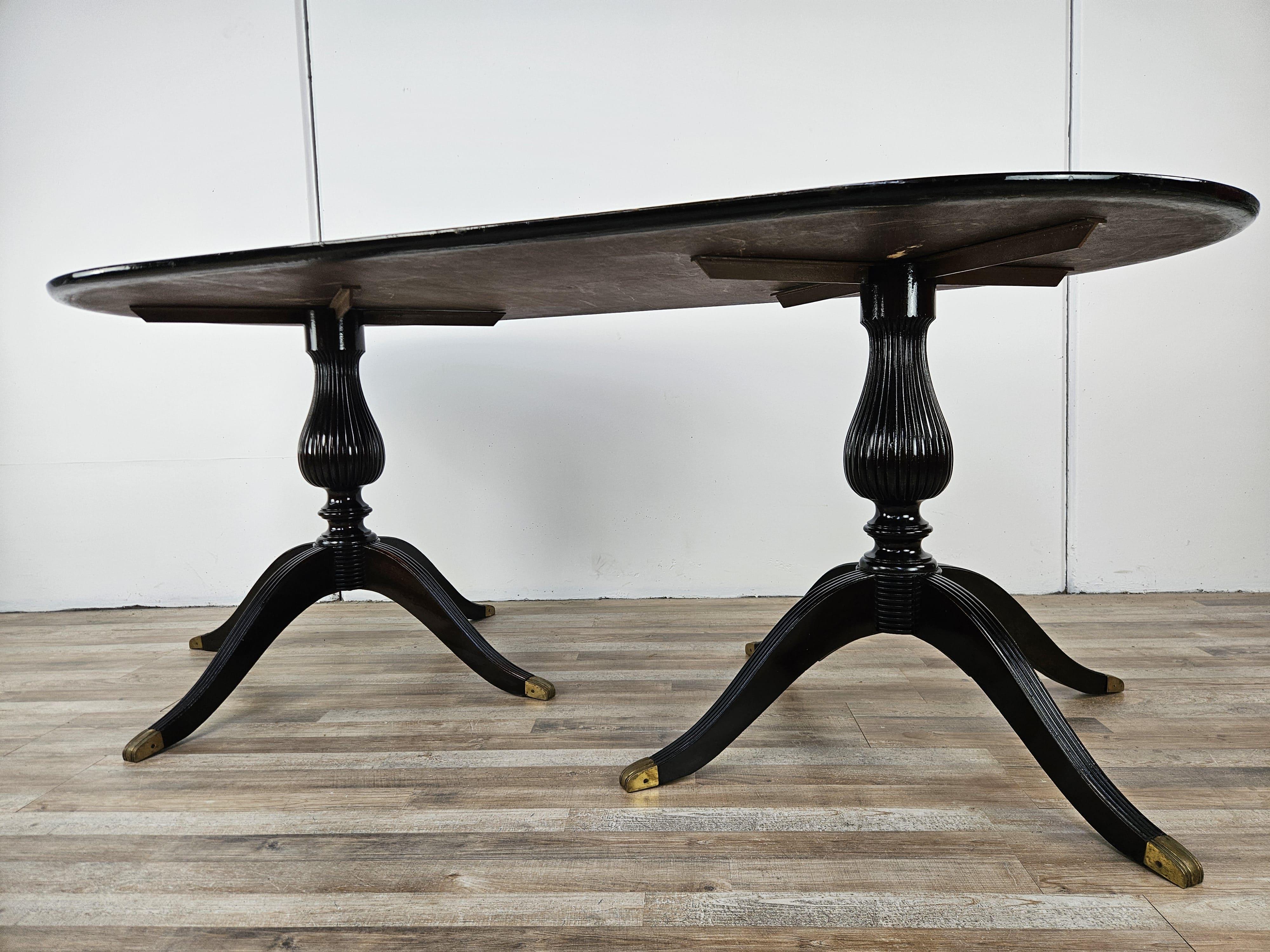 Mesa de comedor ovalada italiana de palisandro y latón de los años 60 en venta 4