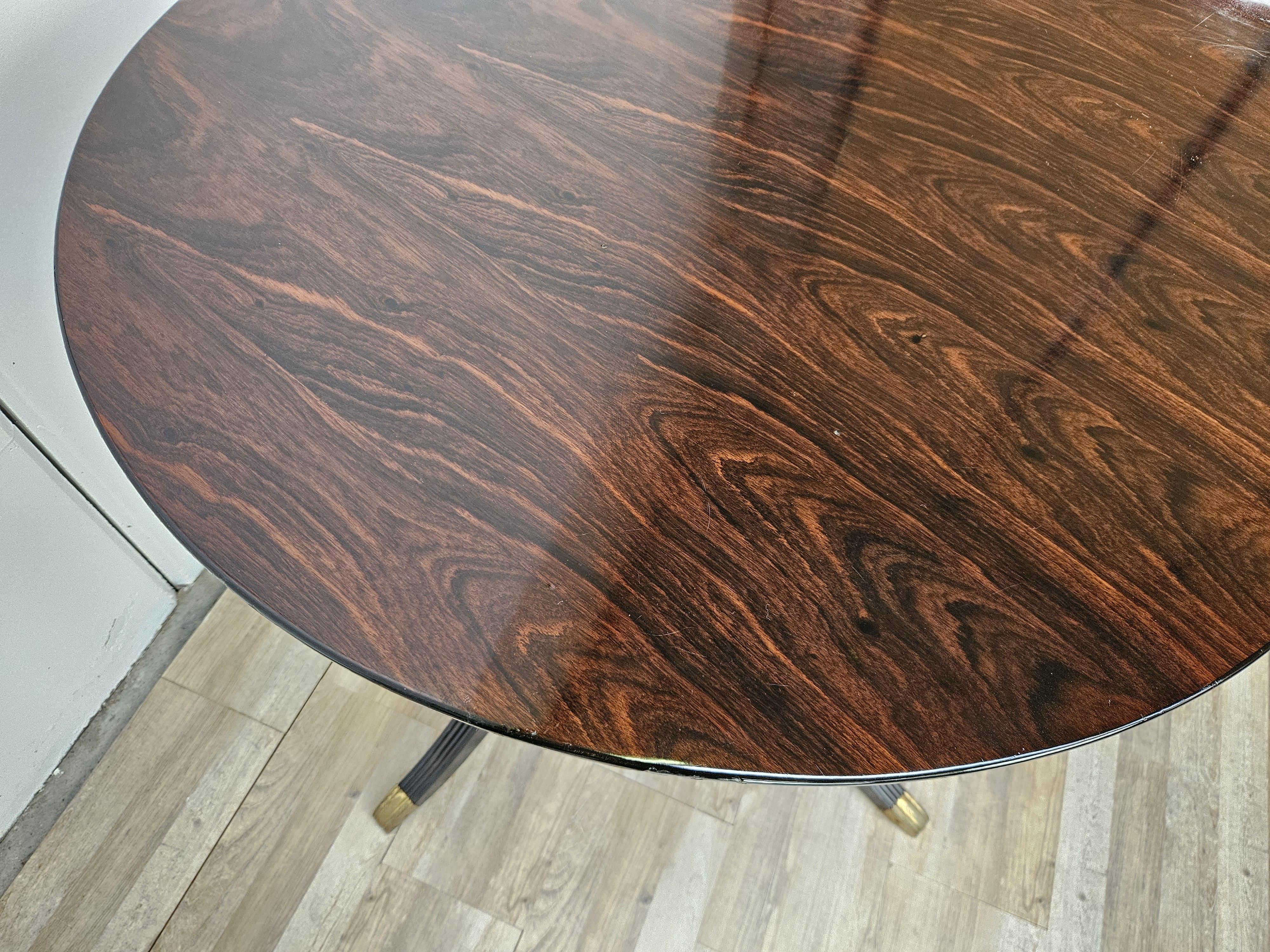 Mesa de comedor ovalada italiana de palisandro y latón de los años 60 en venta 2