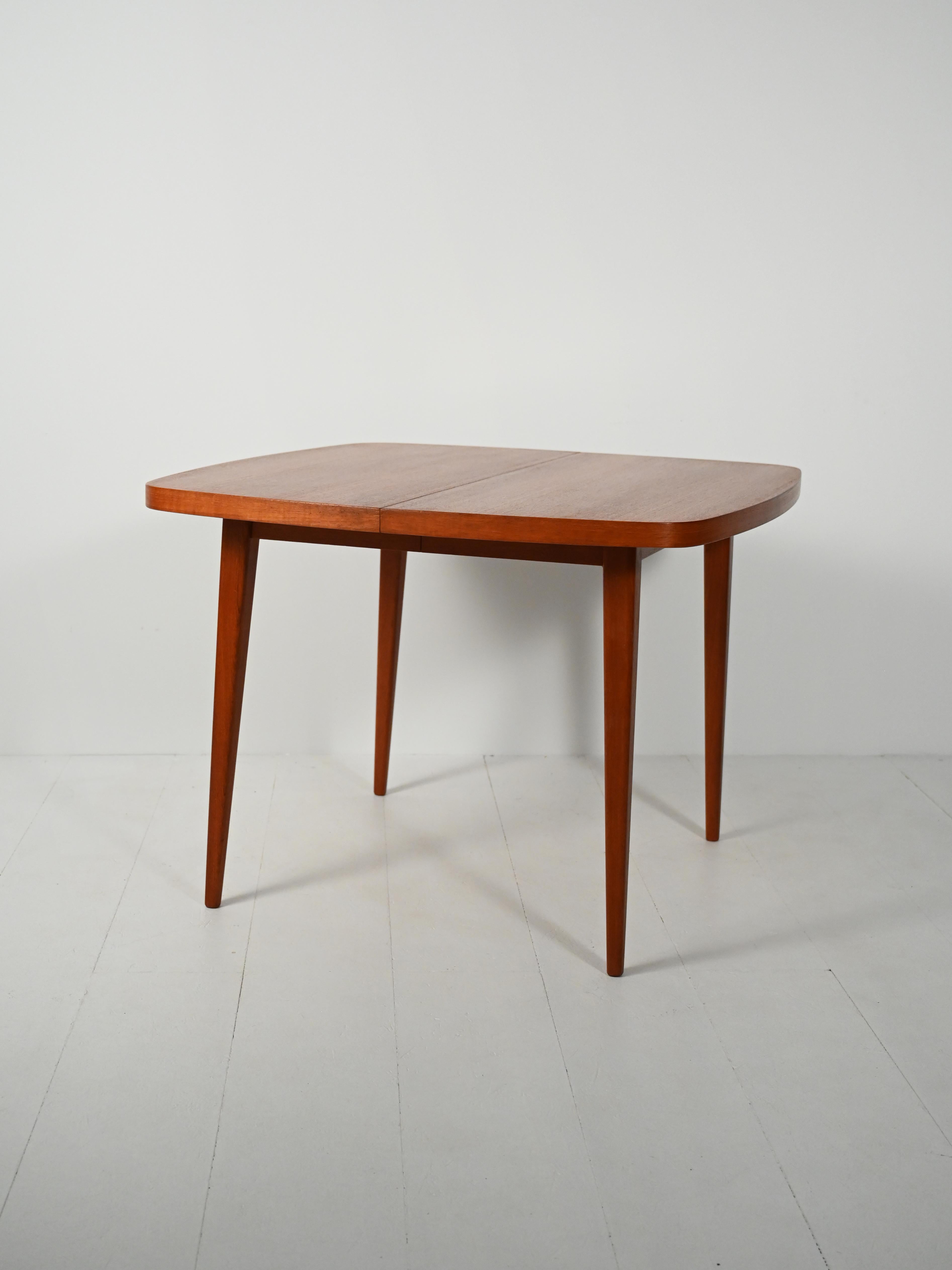 Scandinave moderne Tavolo da pranzo quadrato svedese in teak, anni 60 en vente