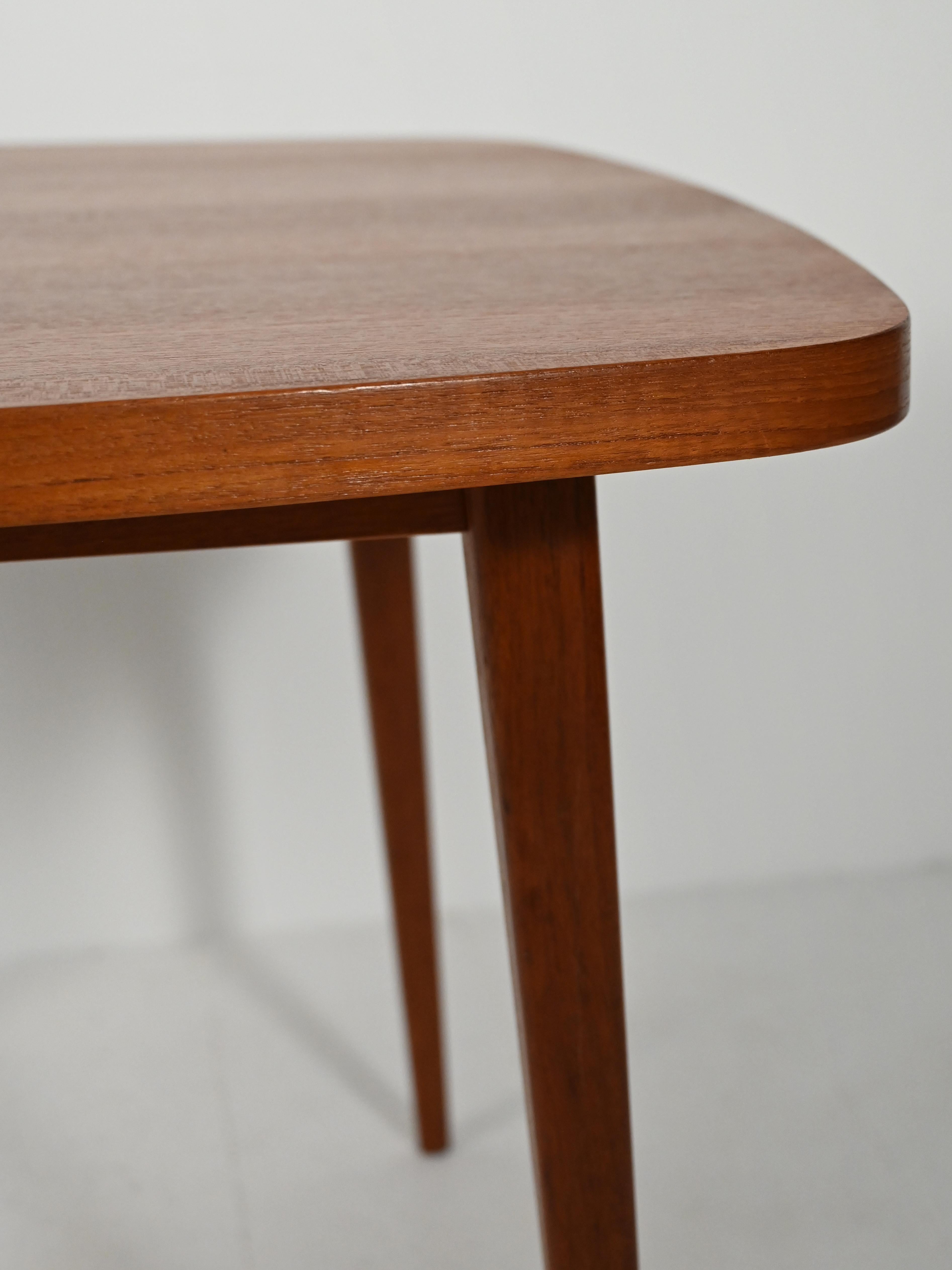 Milieu du XXe siècle Tavolo da pranzo quadrato svedese in teak, anni 60 en vente