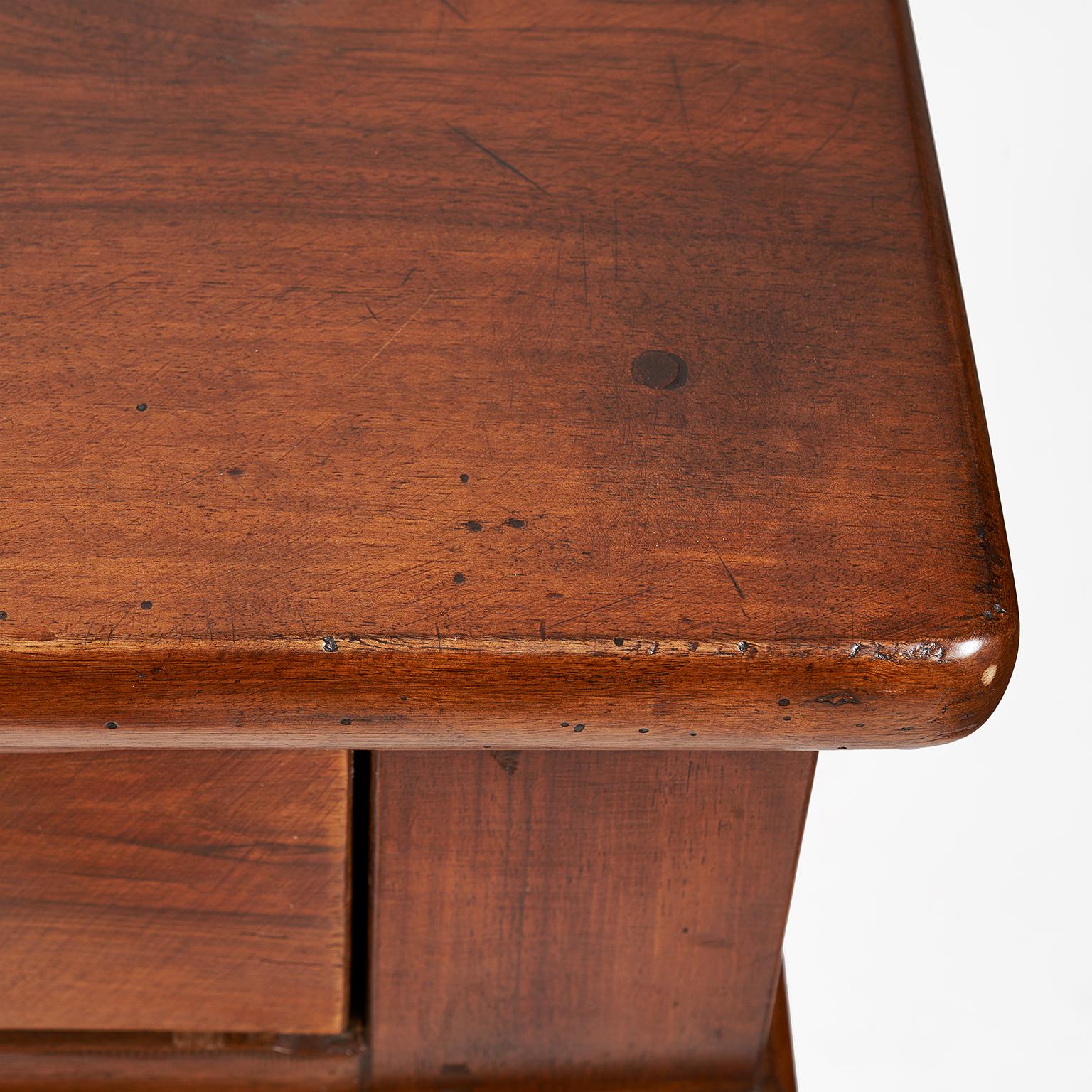Tavolo da Pranzo Rettangolare  Italiano con Cassetti in Noce Metà 1800 en Bueno estado para la venta en Milano, MI