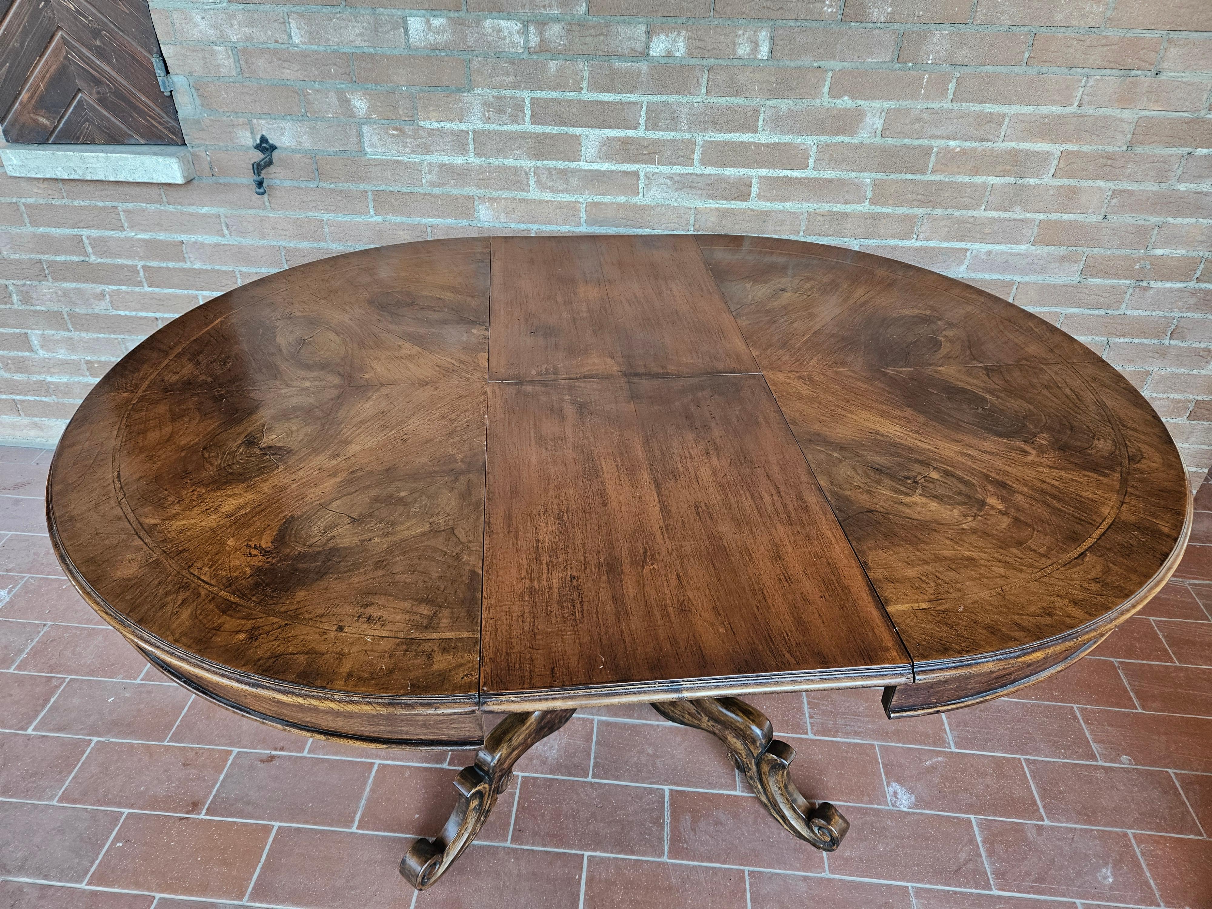 Extendable walnut and burl walnut round dining table 20th century For Sale 8