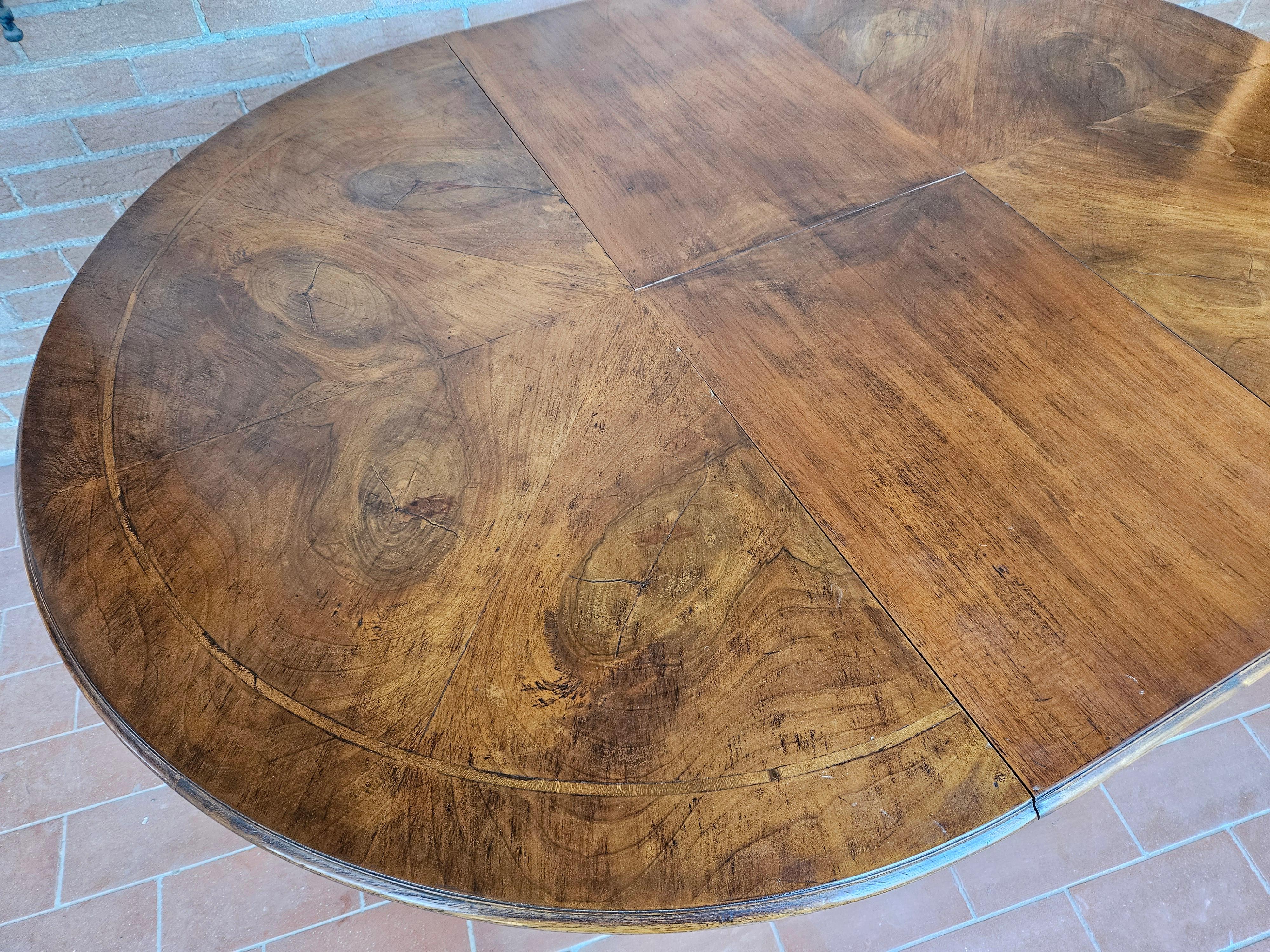 Extendable walnut and burl walnut round dining table 20th century For Sale 9