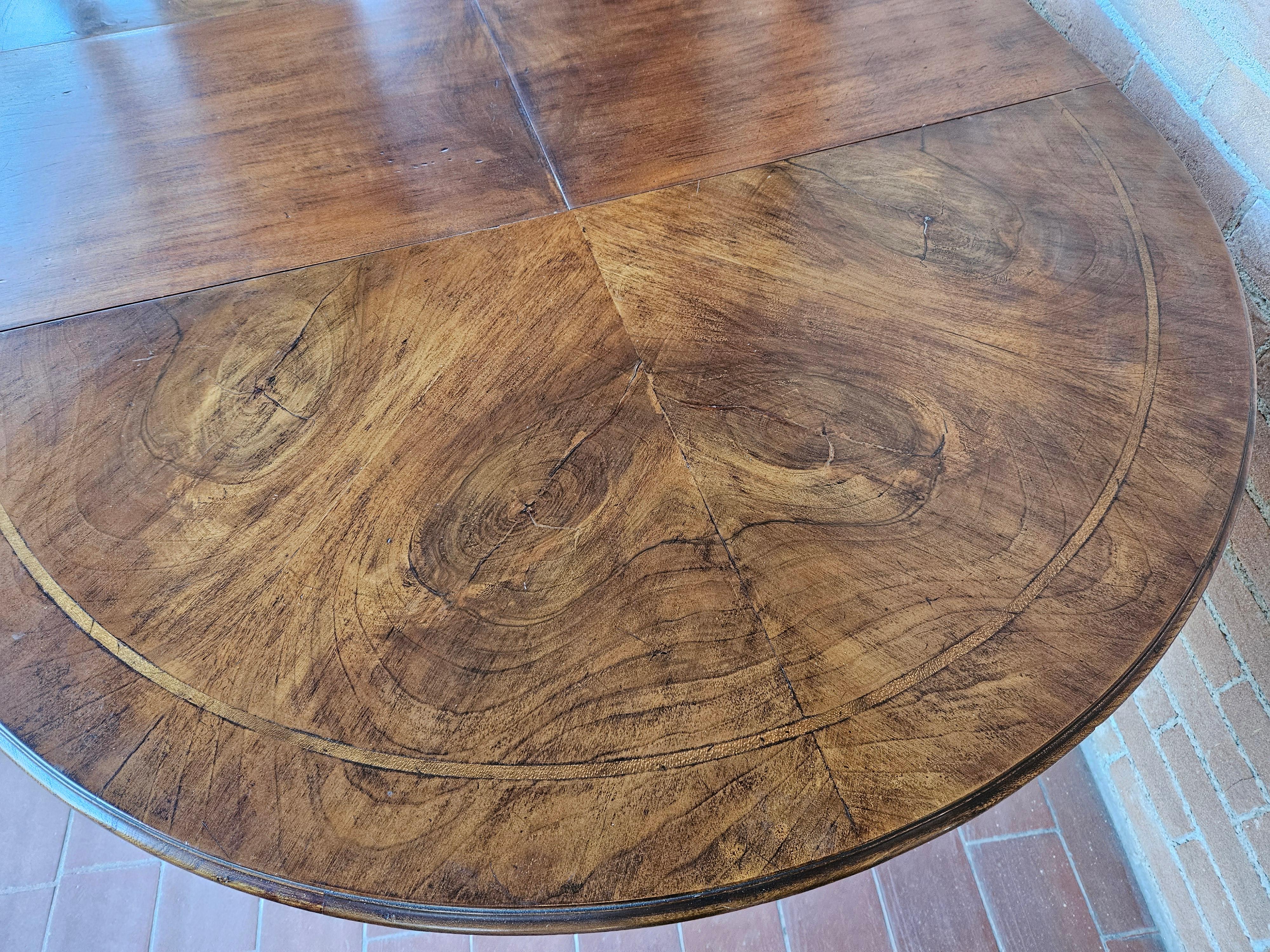 Extendable walnut and burl walnut round dining table 20th century For Sale 12