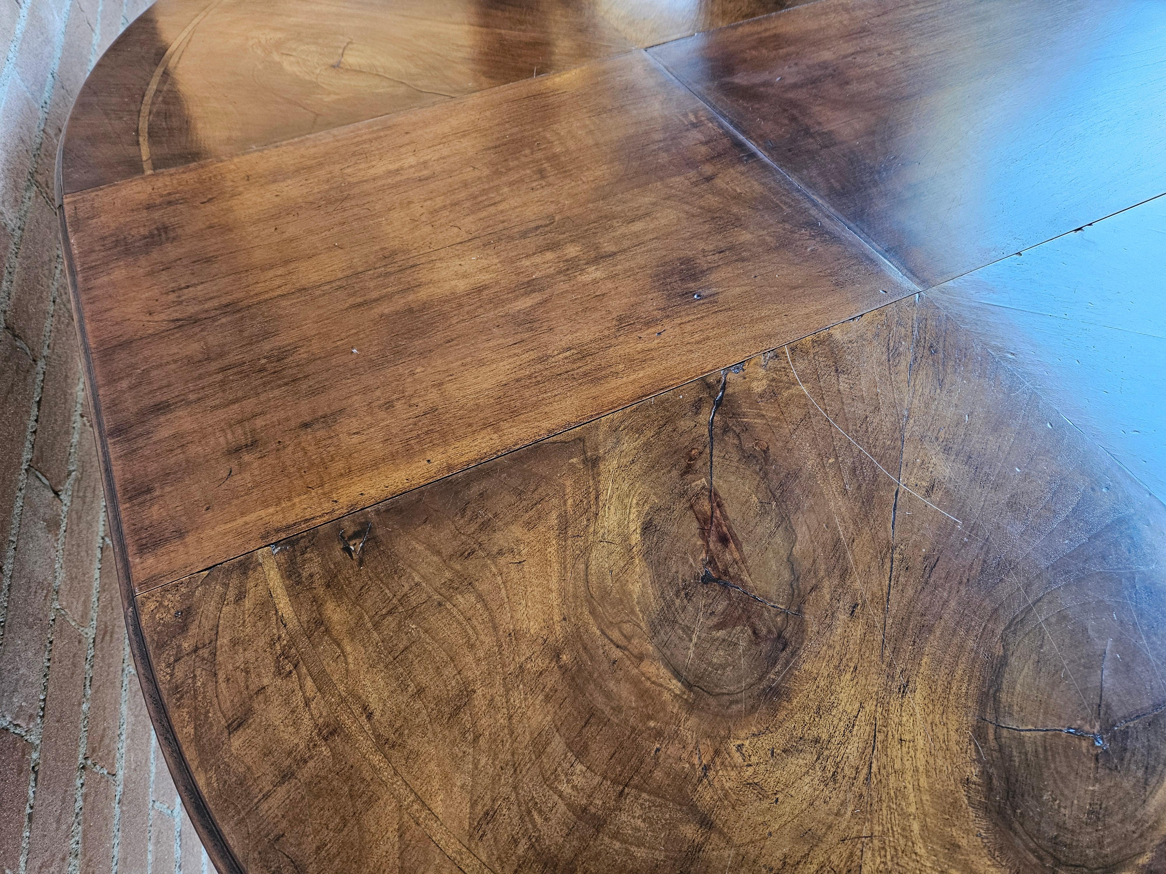 Extendable walnut and burl walnut round dining table 20th century For Sale 13