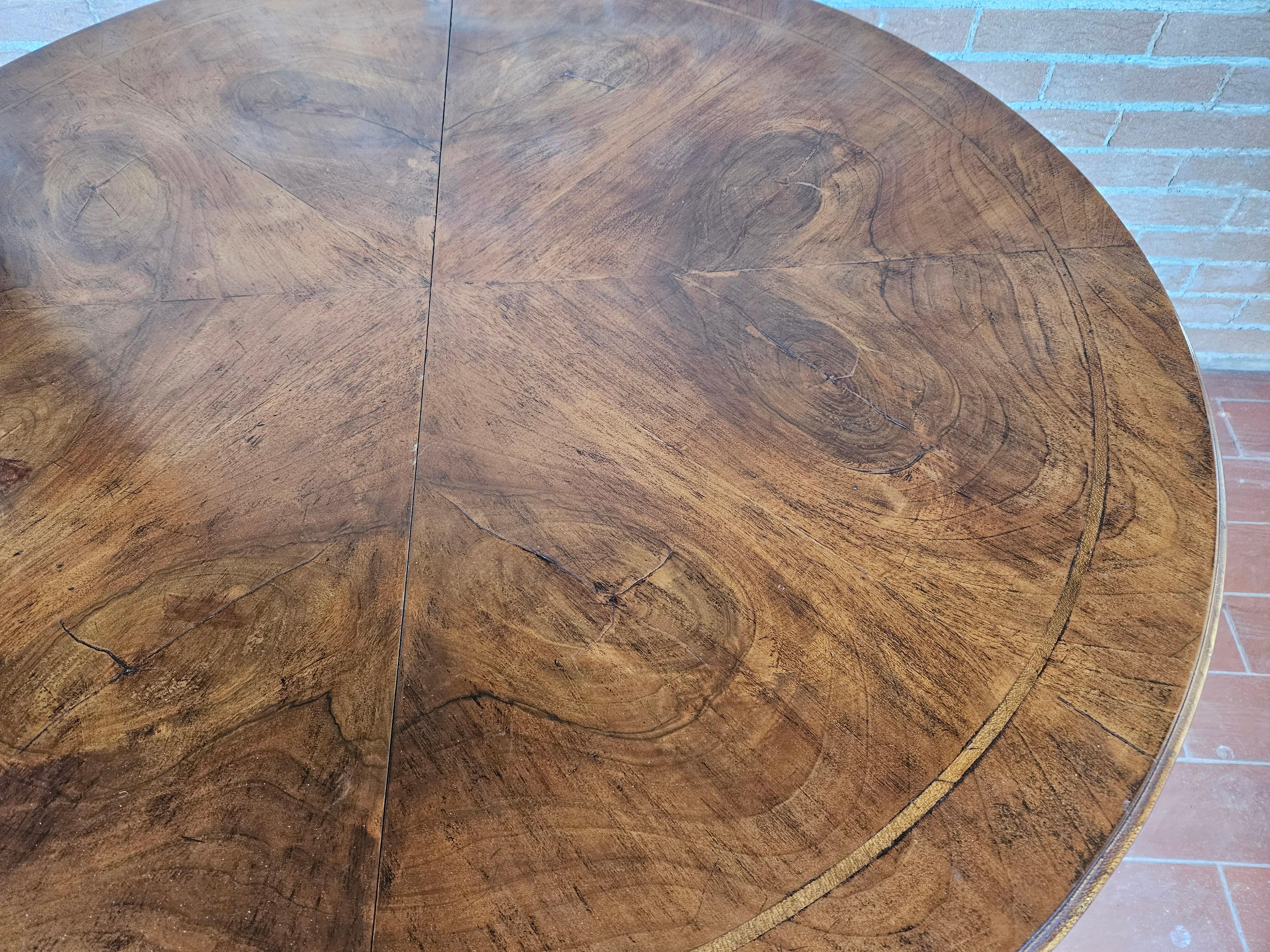 Italian Extendable walnut and burl walnut round dining table 20th century For Sale