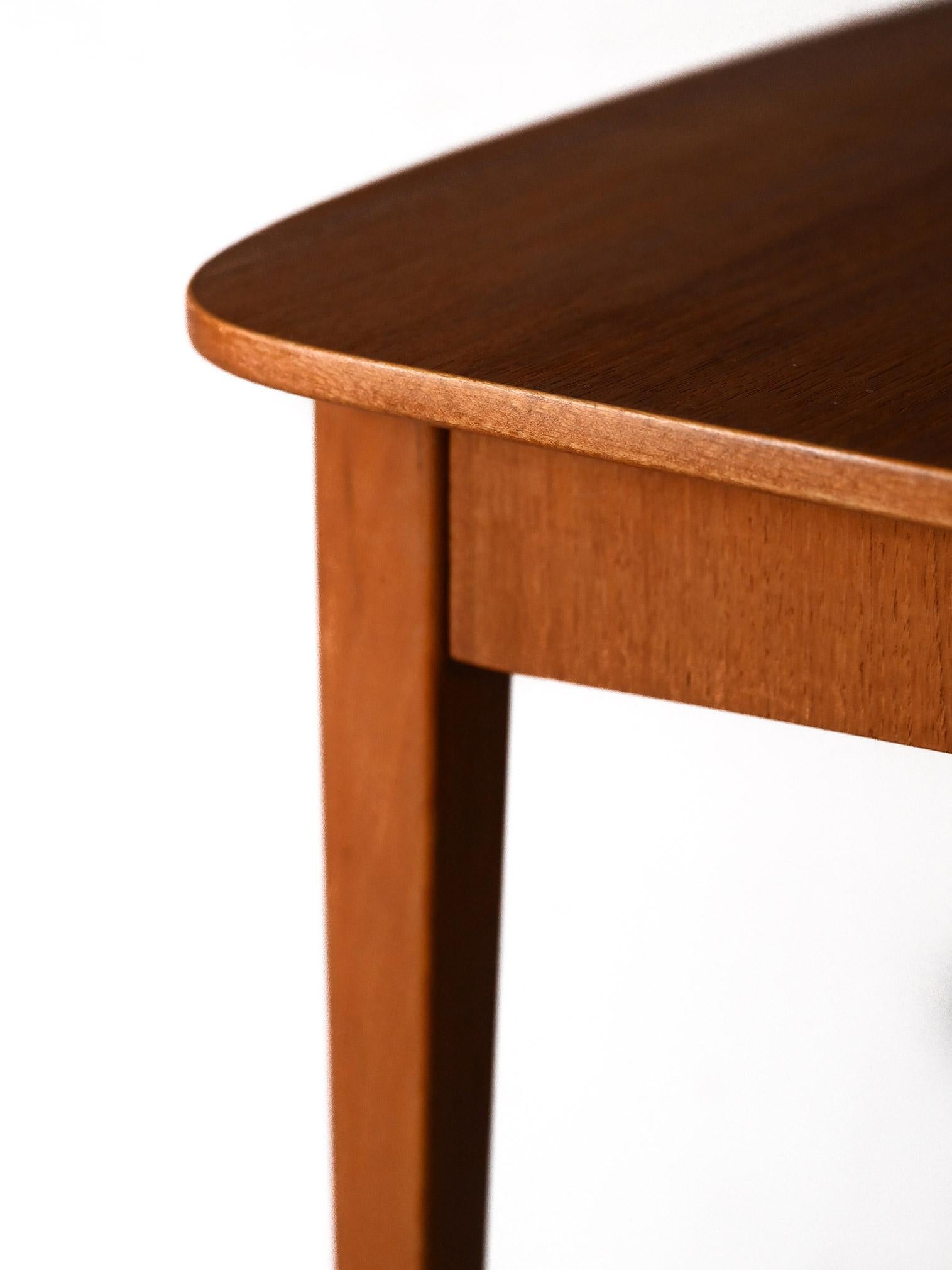 Mid-20th Century Scandinavian 1950s dining table For Sale
