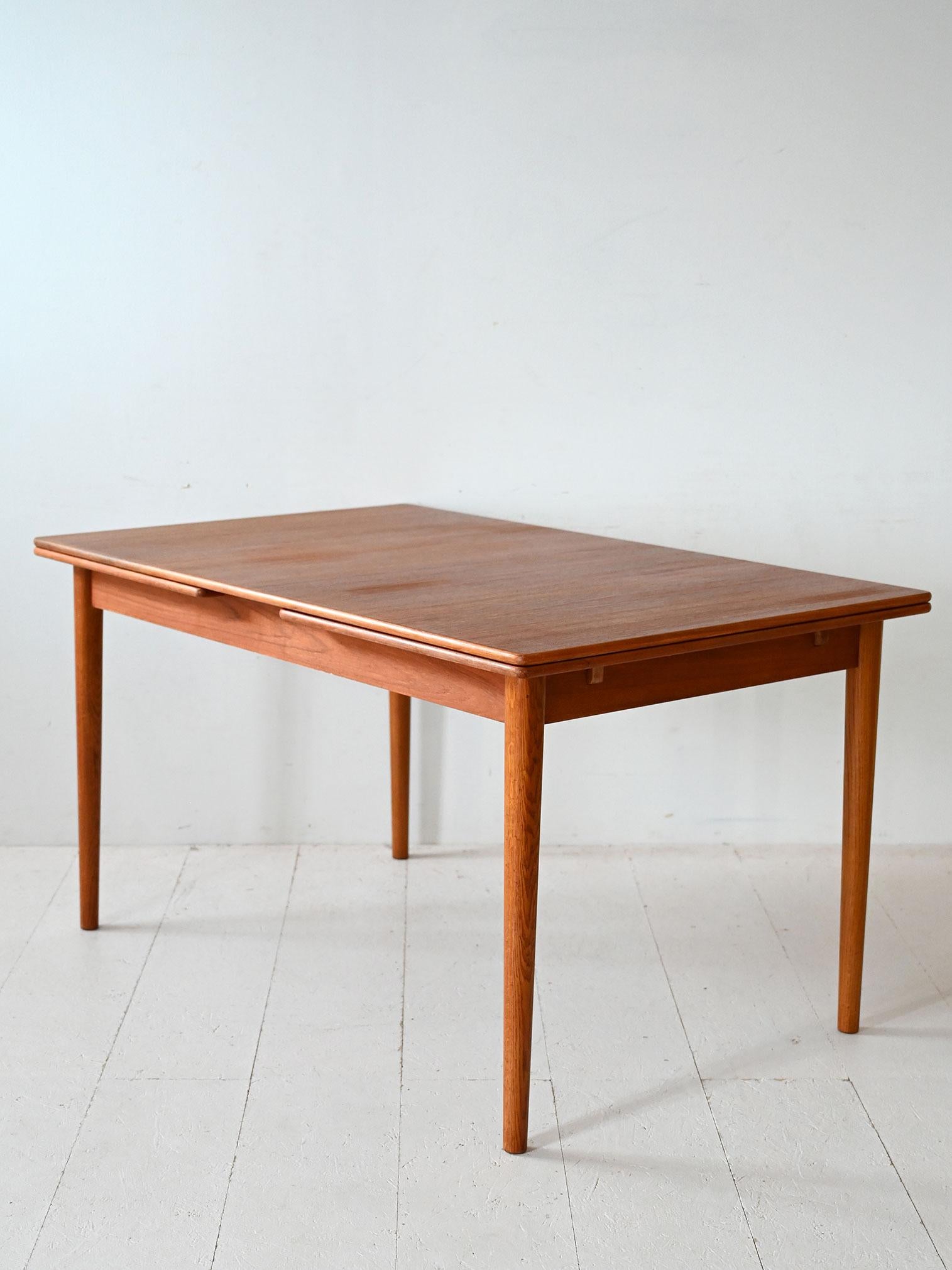 Scandinavian dining table by Nils Jonsson In Good Condition For Sale In Brescia, IT