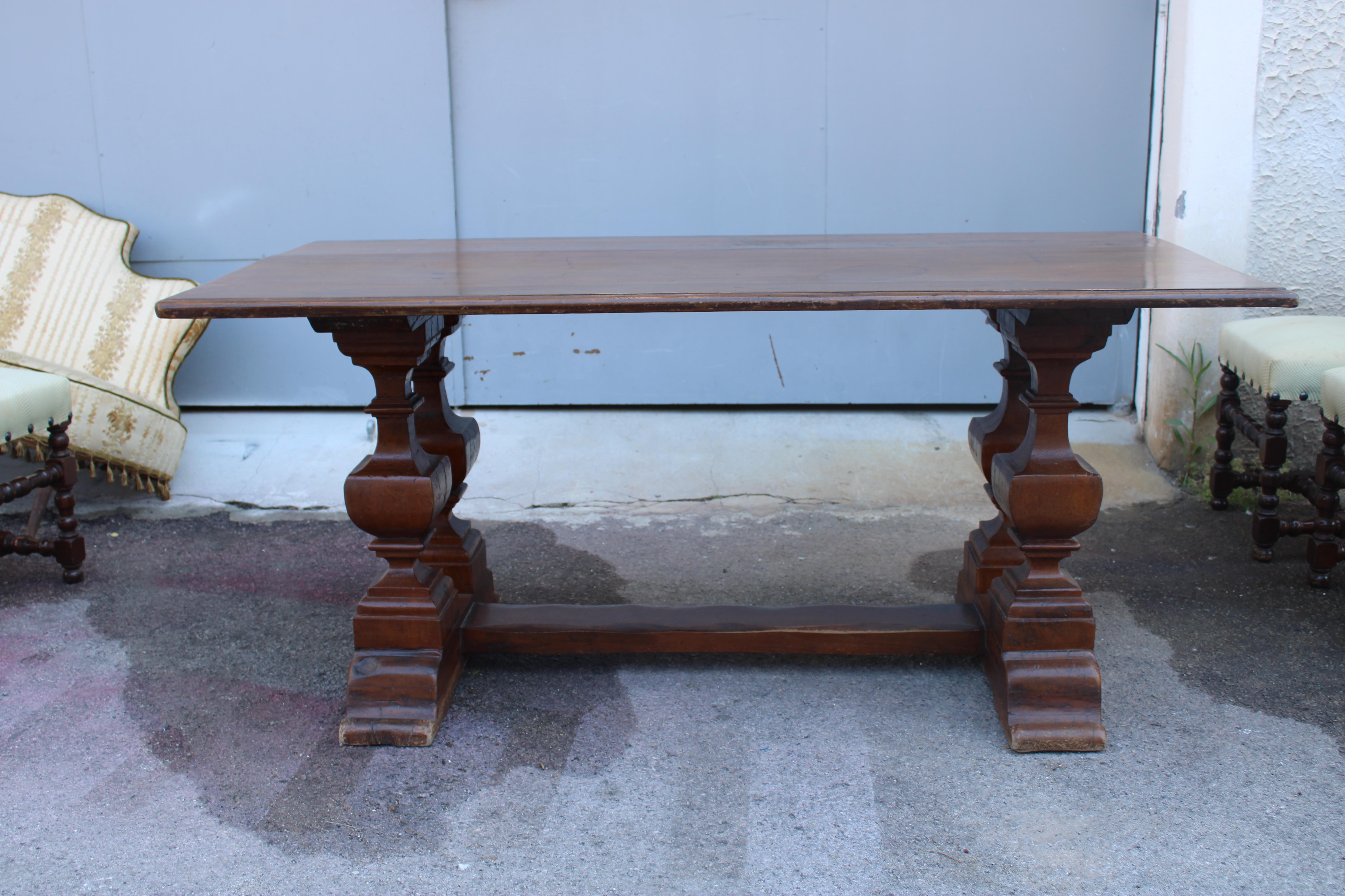 Italian Toscano Fratino table de salle à manger rectangulaire en noyer avec 6 chaises en châtaignier en vente