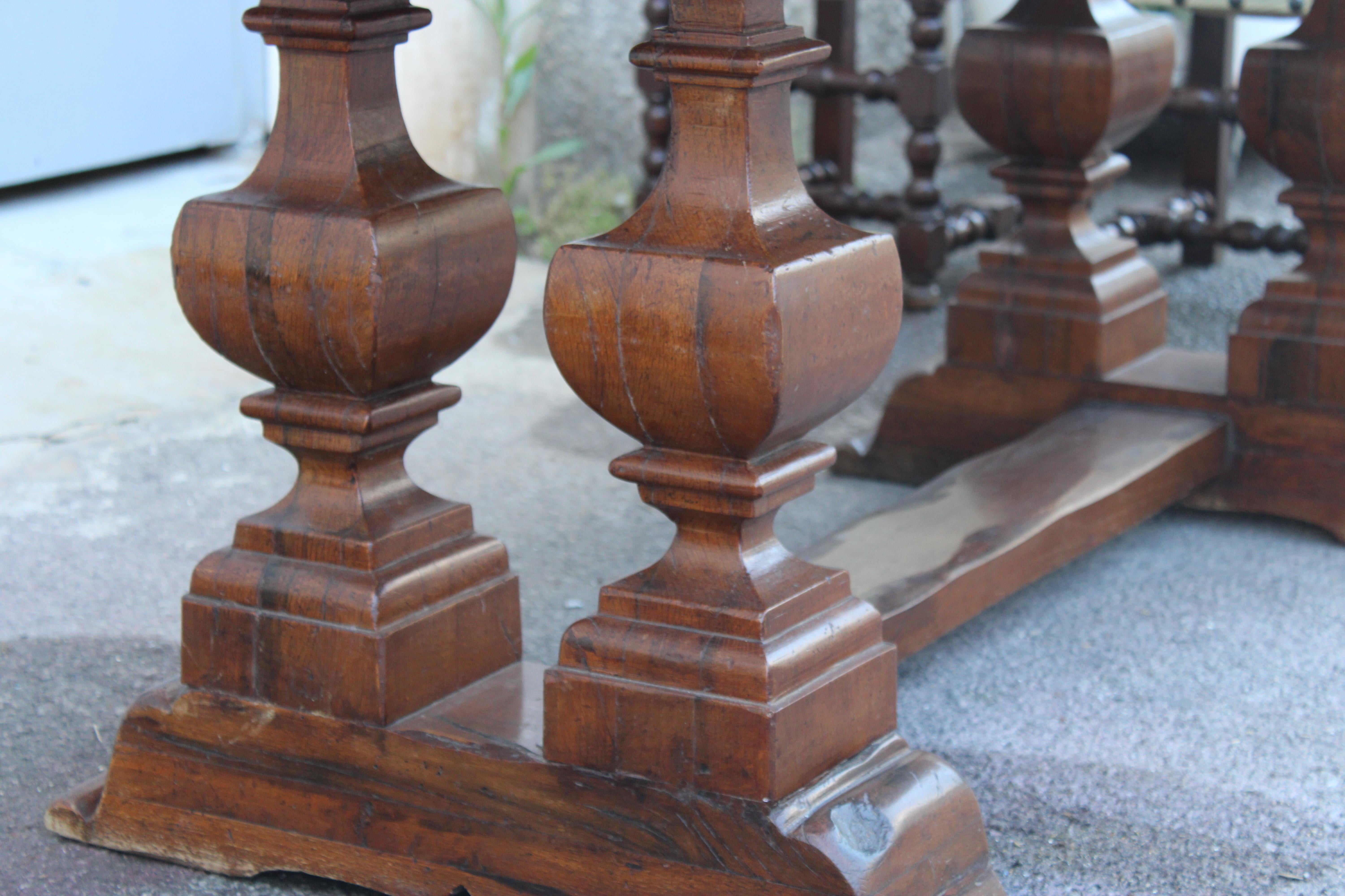 Toscano Fratino table de salle à manger rectangulaire en noyer avec 6 chaises en châtaignier en vente 1