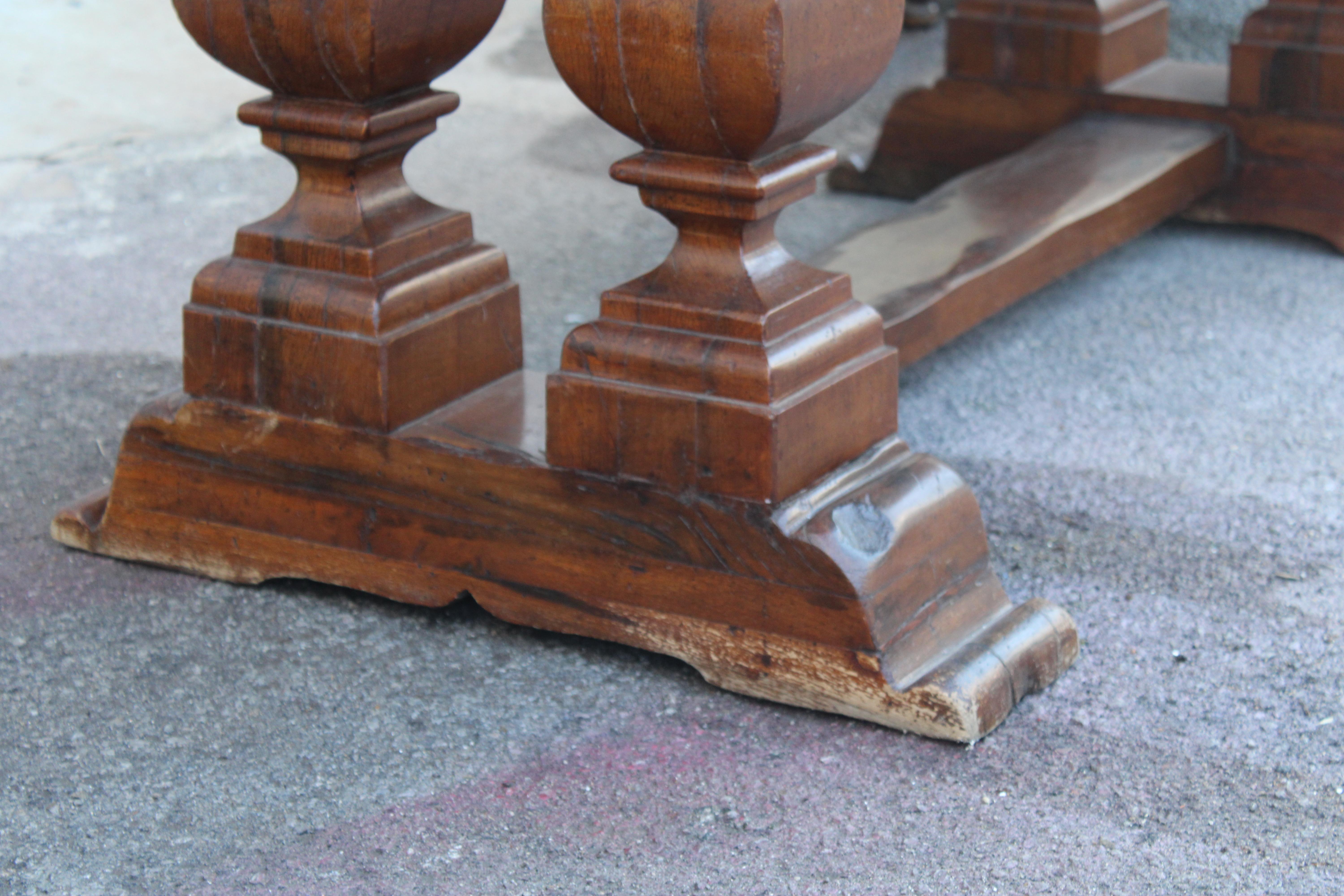Toscano Fratino table de salle à manger rectangulaire en noyer avec 6 chaises en châtaignier en vente 2