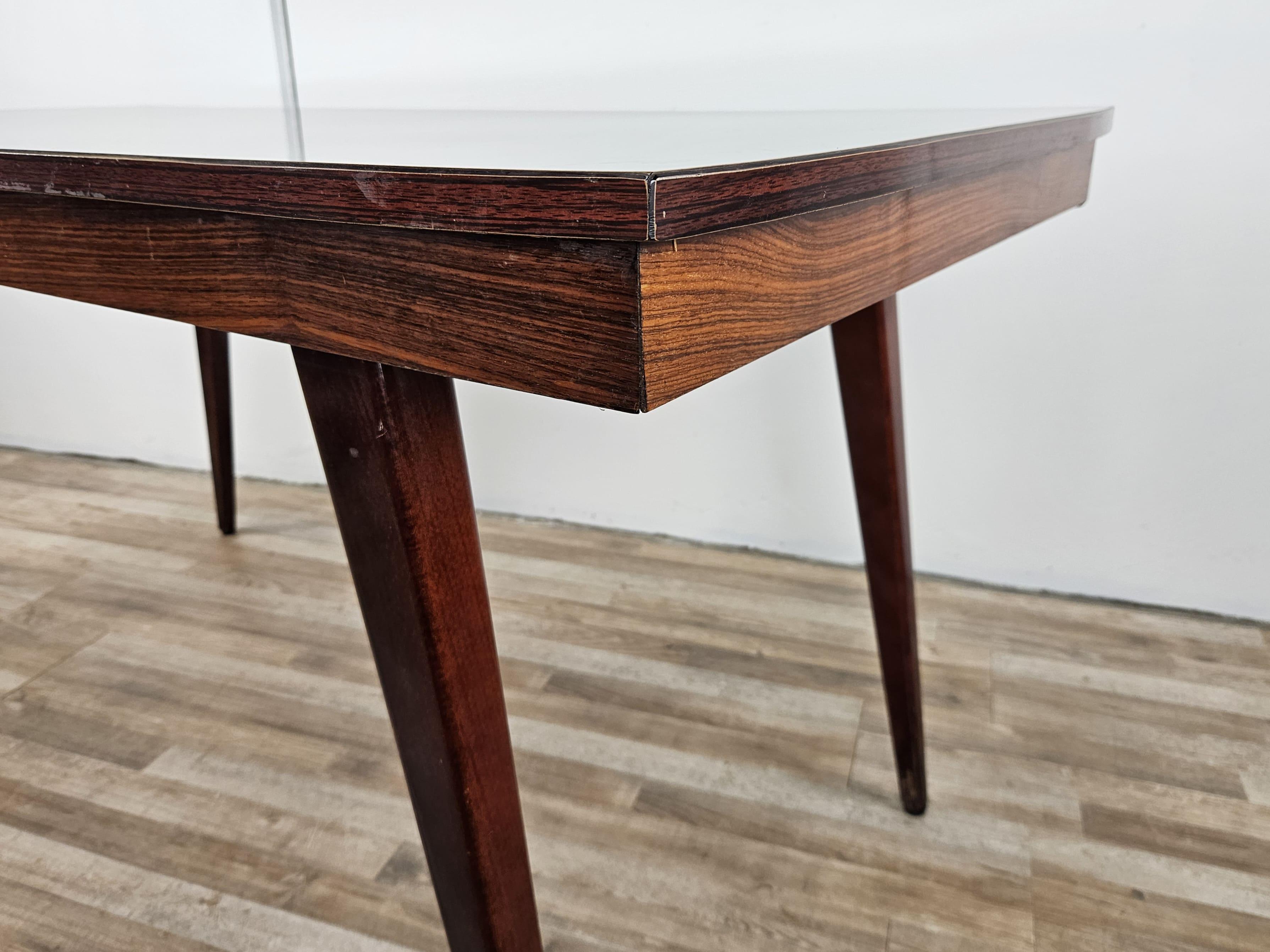Table de salle à manger vintage en bois de rose stratifié en vente 8