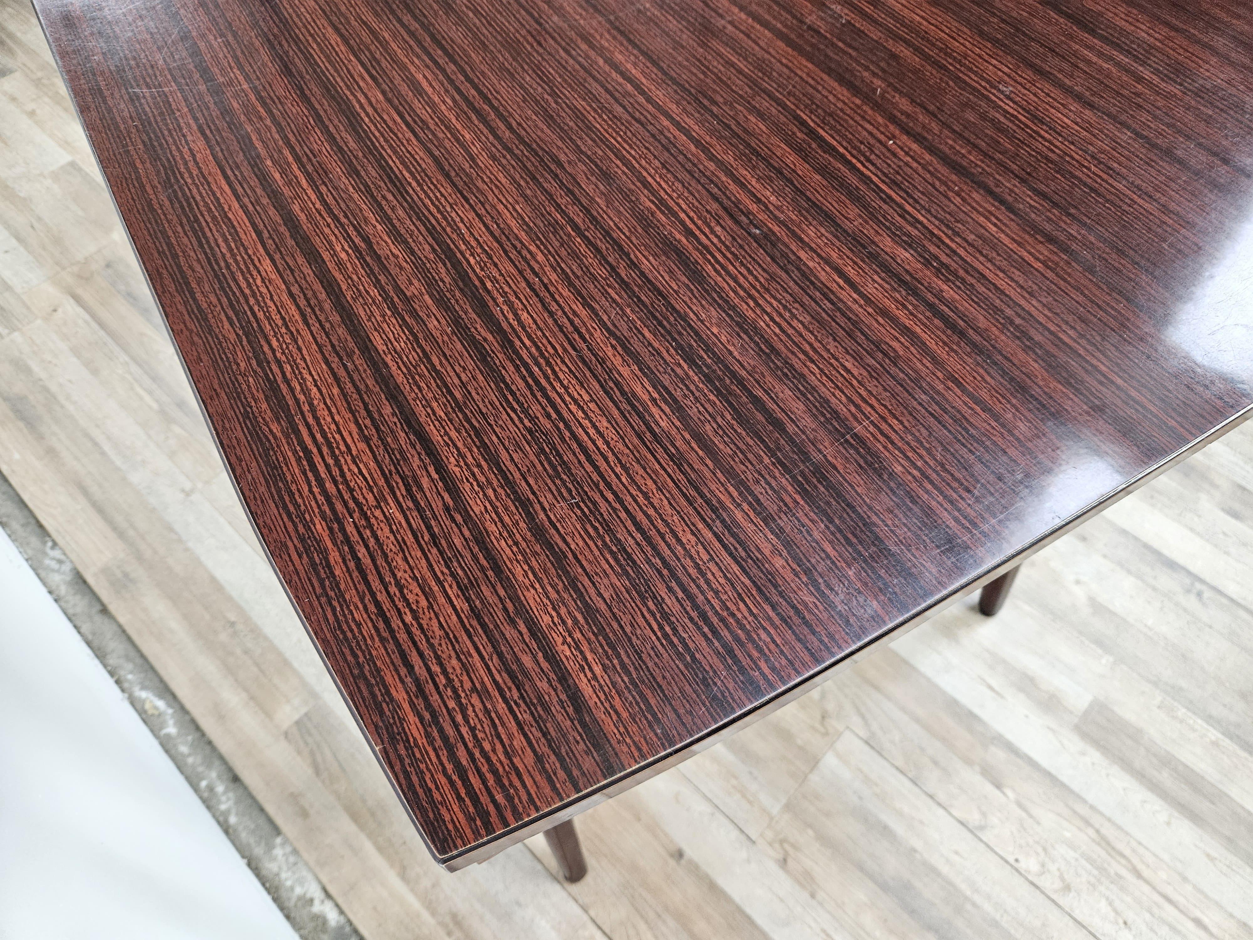 Mid-20th Century Table de salle à manger vintage en bois de rose stratifié en vente