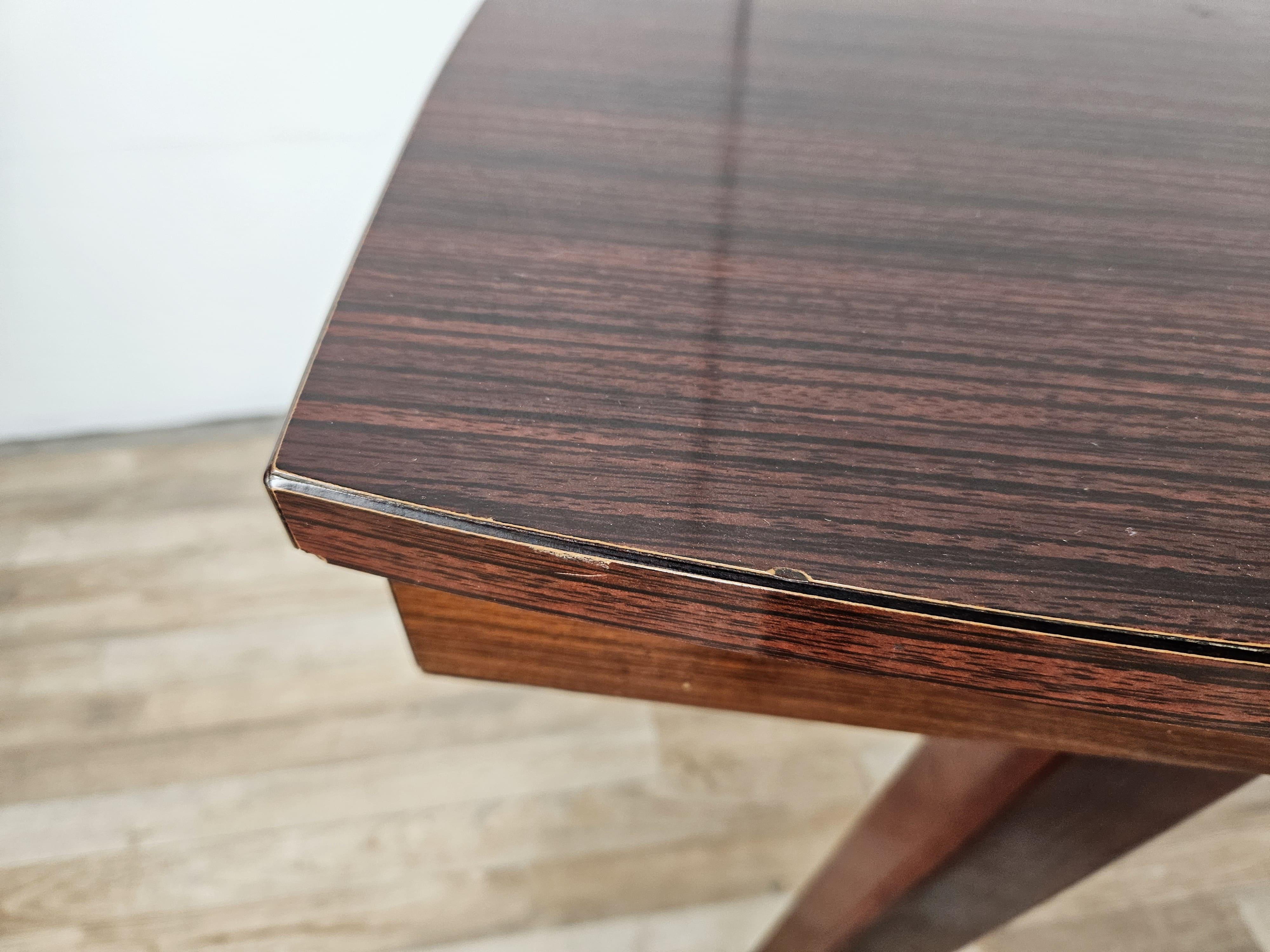 Table de salle à manger vintage en bois de rose stratifié en vente 1