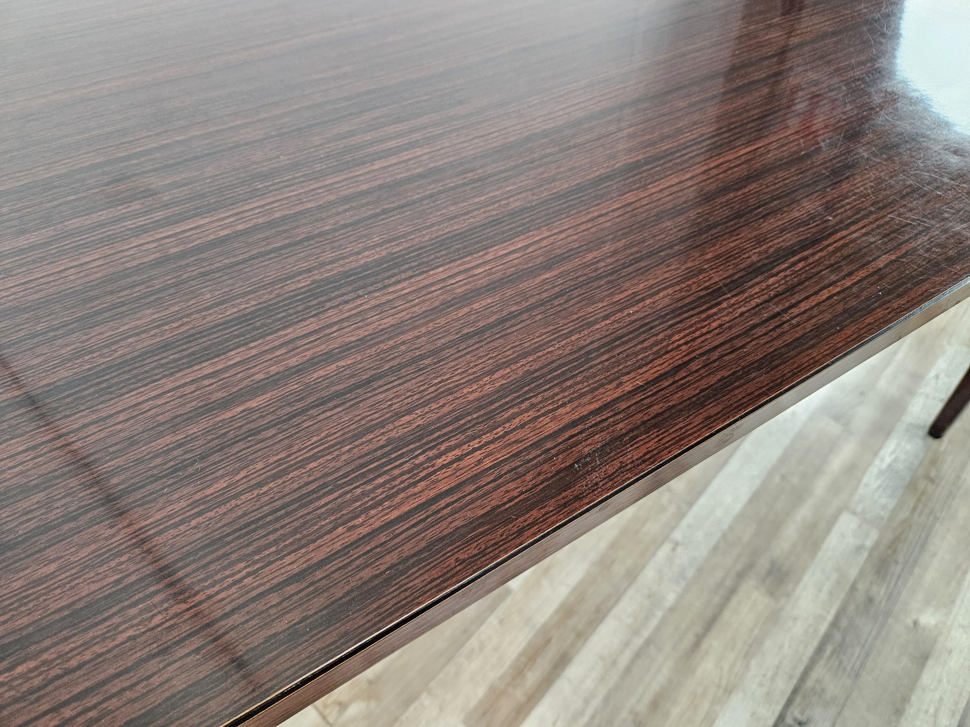 Table de salle à manger vintage en bois de rose stratifié en vente 2
