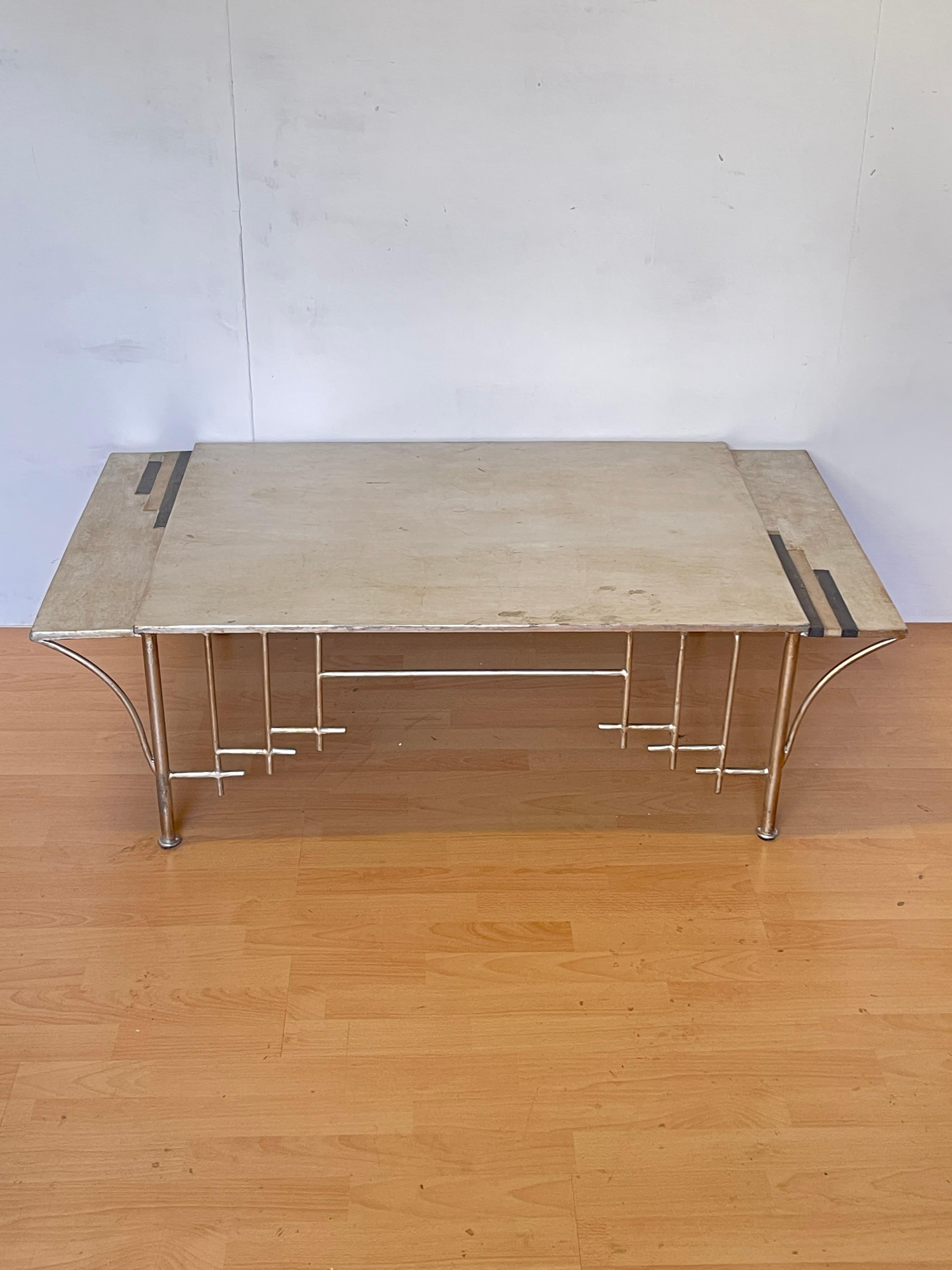 Italian Table de salon moderne avec structure en acier argenté, lac de Côme, 1980 en vente