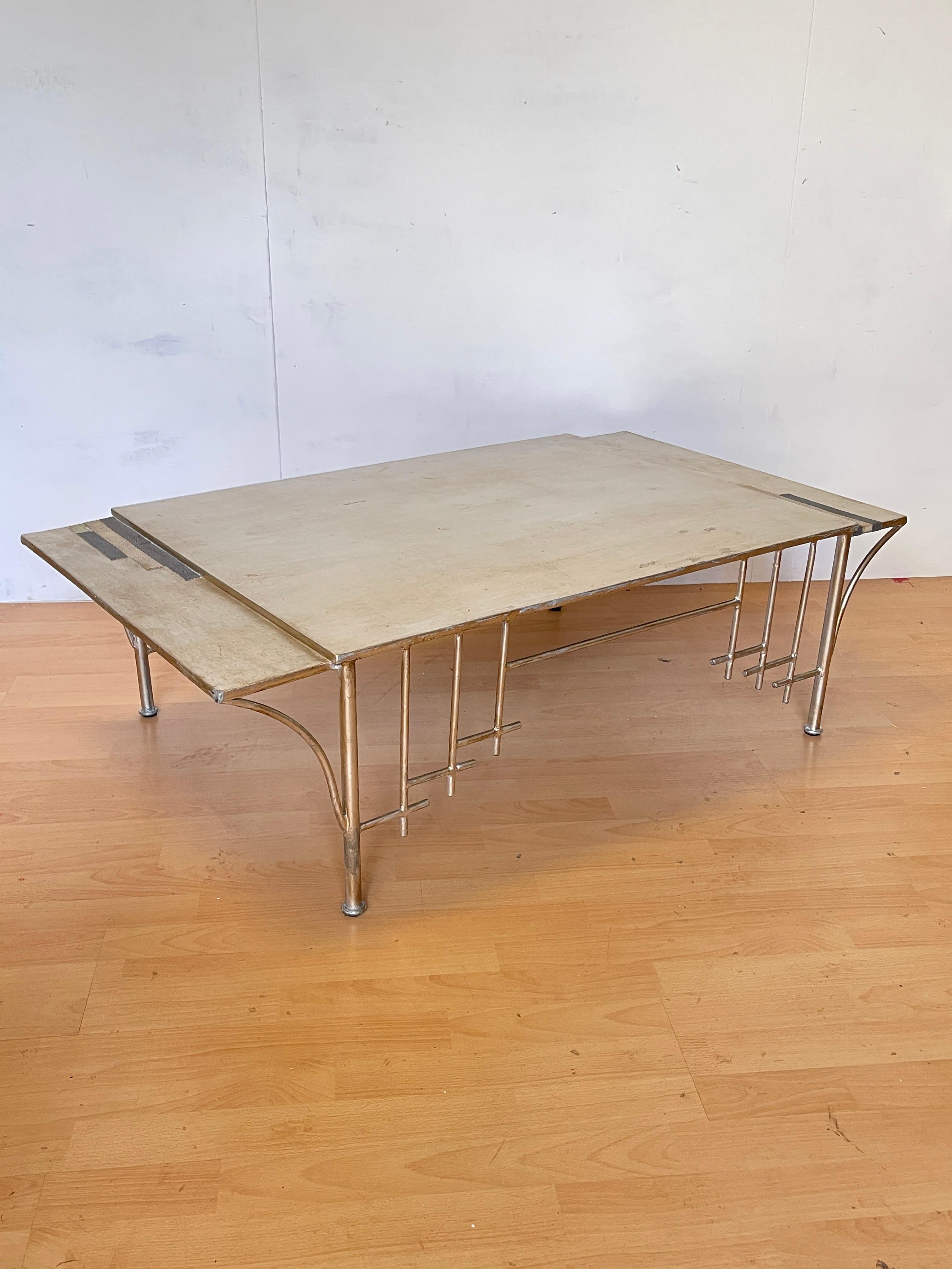 Acier Table de salon moderne avec structure en acier argenté, lac de Côme, 1980 en vente
