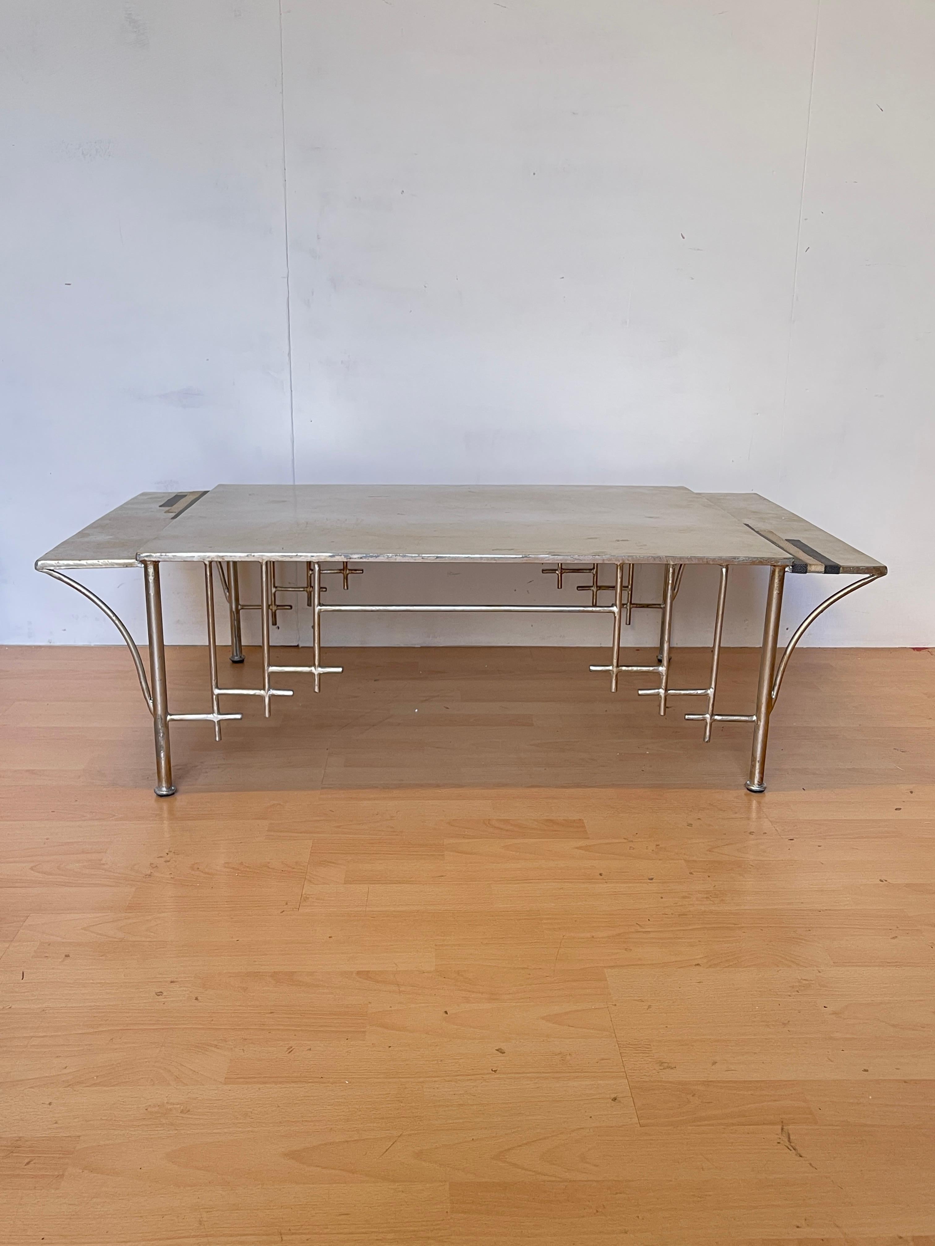 Table de salon moderne avec structure en acier argenté, lac de Côme, 1980 en vente 1
