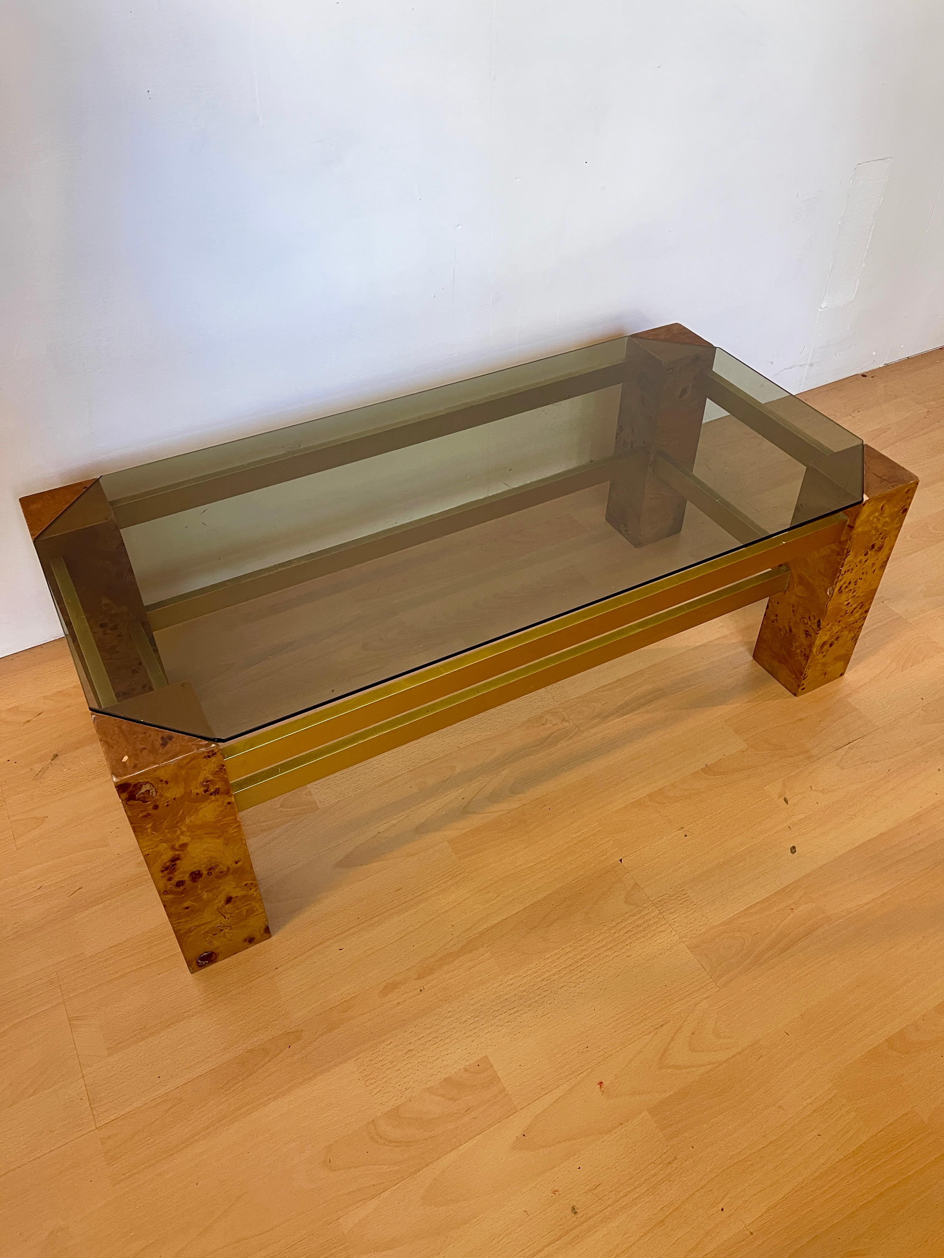 Tavolo da salotto in legno di radica Italiano stile Willy Rizzo Anni '80 (Glas) im Angebot