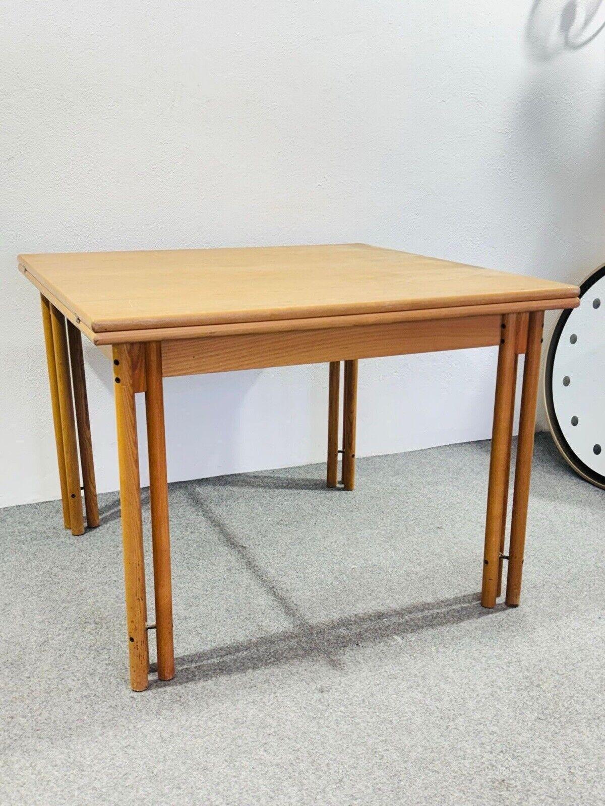 Table d'ouverture design scandinave 1970 Modern Antiques


Mesures :

Hauteur 74 cm

Largeur 100 cm

Profondeur 100 cm

Largeur à l'ouverture 200 cm


En bon état de conservation, des signes d'utilisation et d'âge sont présents. (Voir photo)