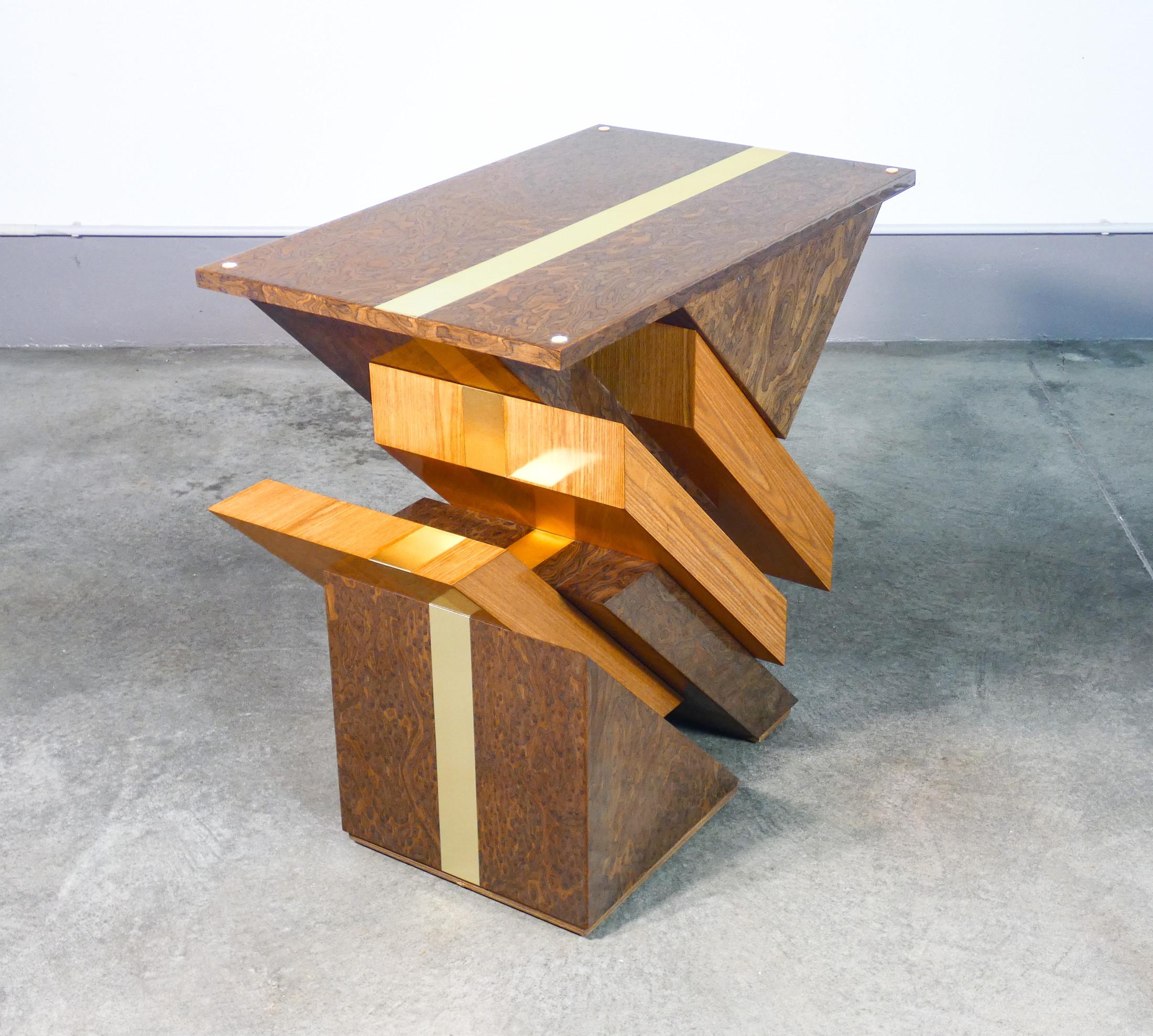 Tavolo di design firmato POGGIOLI in legno e radica, piano in vetro fumé. 1970s in vendita 4