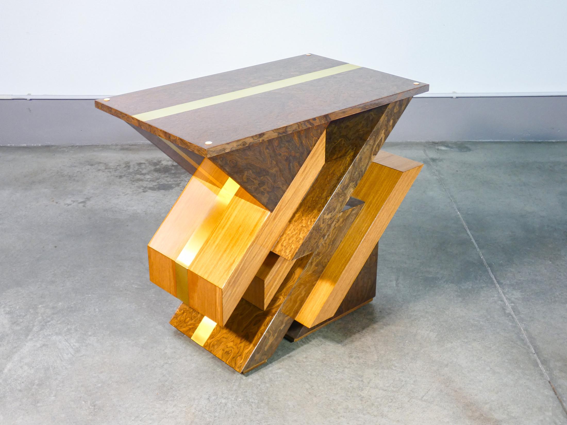 Tavolo di design firmato POGGIOLI in legno e radica, piano in vetro fumé. 1970s in vendita 5