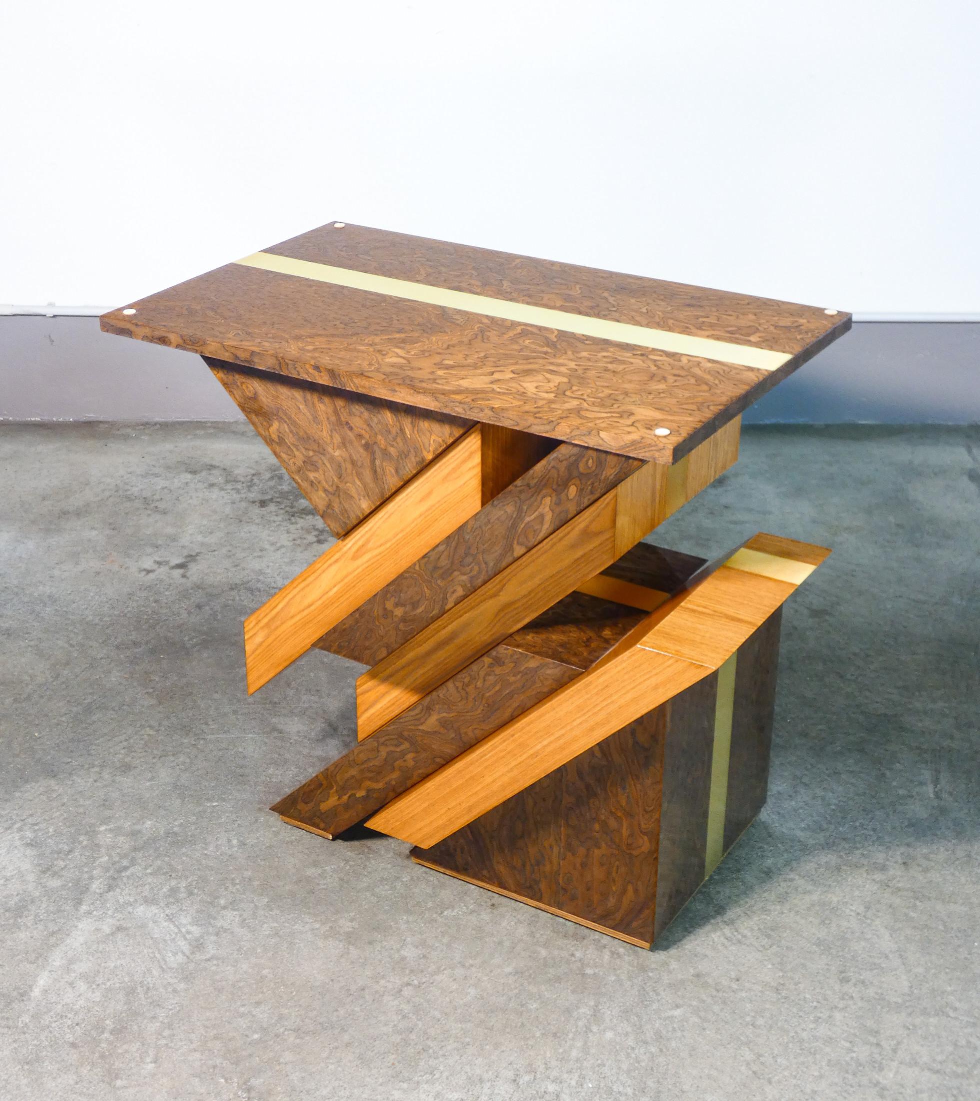 Tavolo di design firmato POGGIOLI in legno e radica, piano in vetro fumé. 1970s in vendita 6