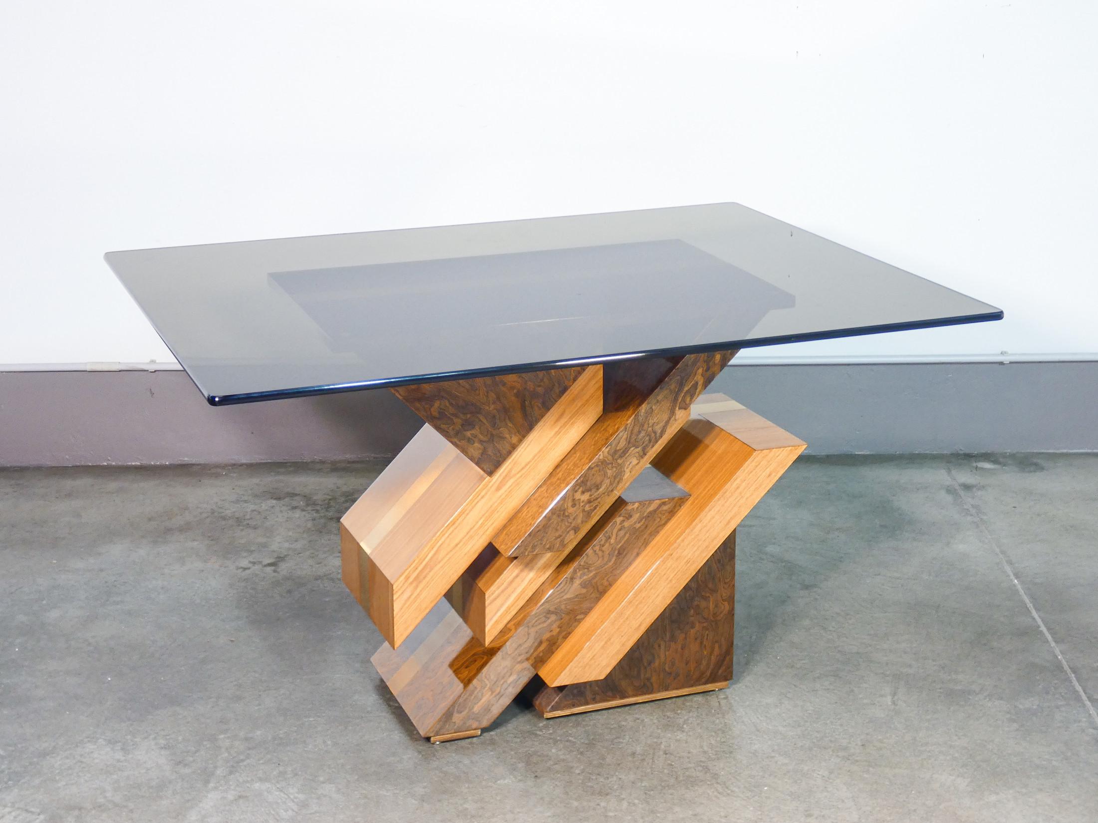 Tavolo di design firmato POGGIOLI in legno e radica, piano in vetro fumé. 1970s in vendita 8
