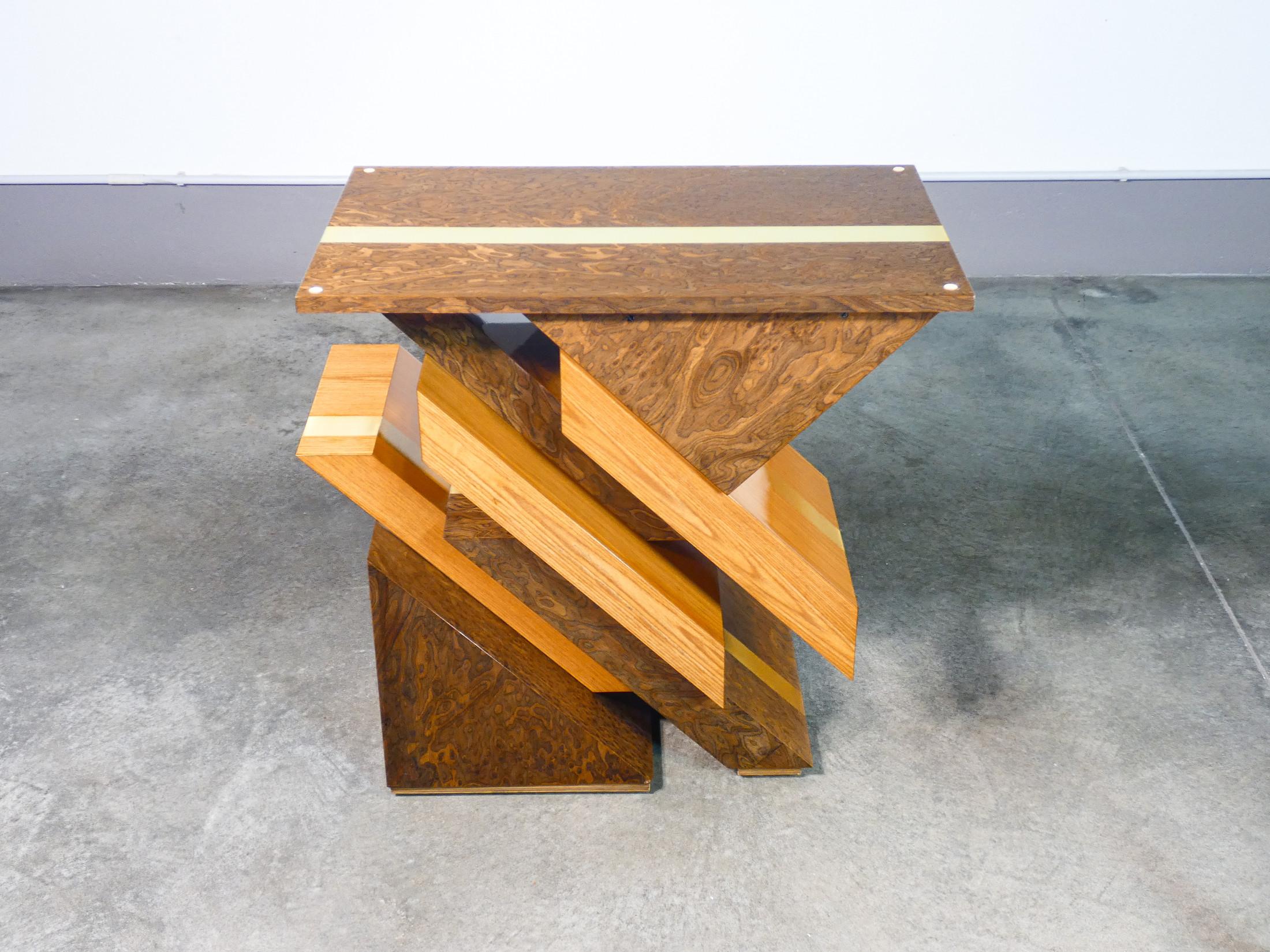Tavolo di design firmato POGGIOLI in legno e radica, piano in vetro fumé. 1970s in vendita 2