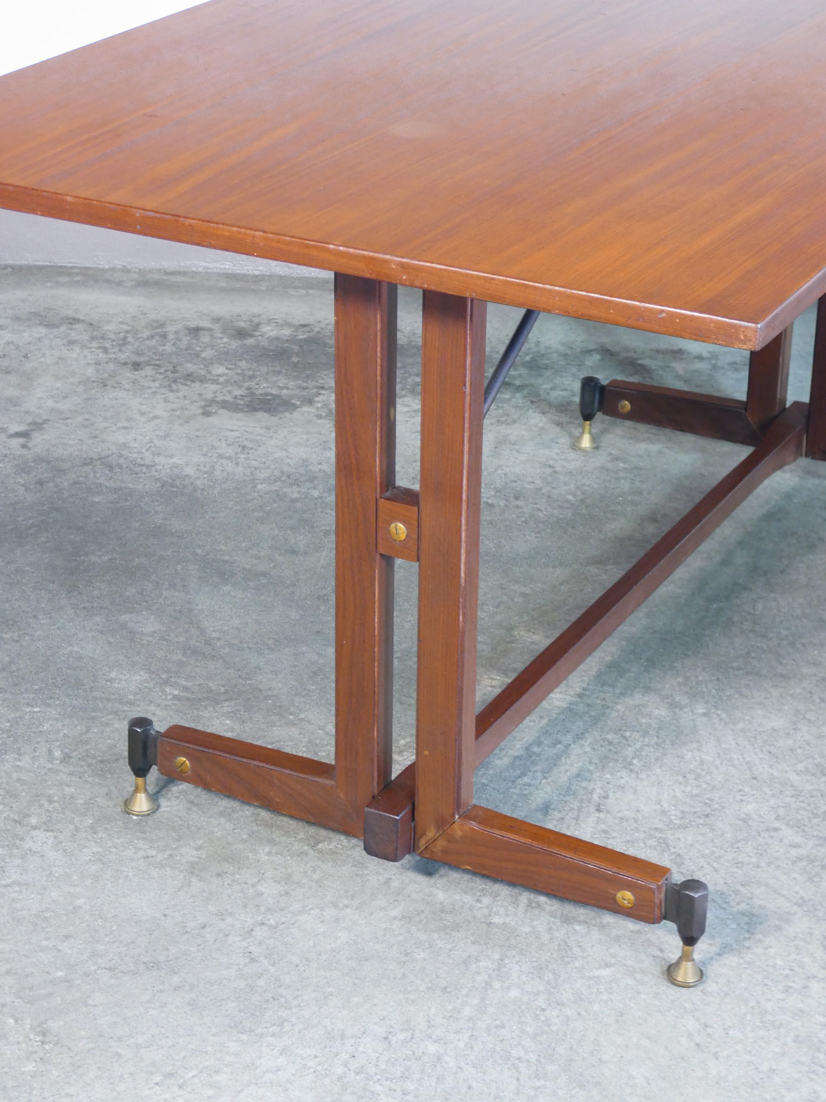 Tavolo di design italiano degli anni 60 in legno in vendita 4
