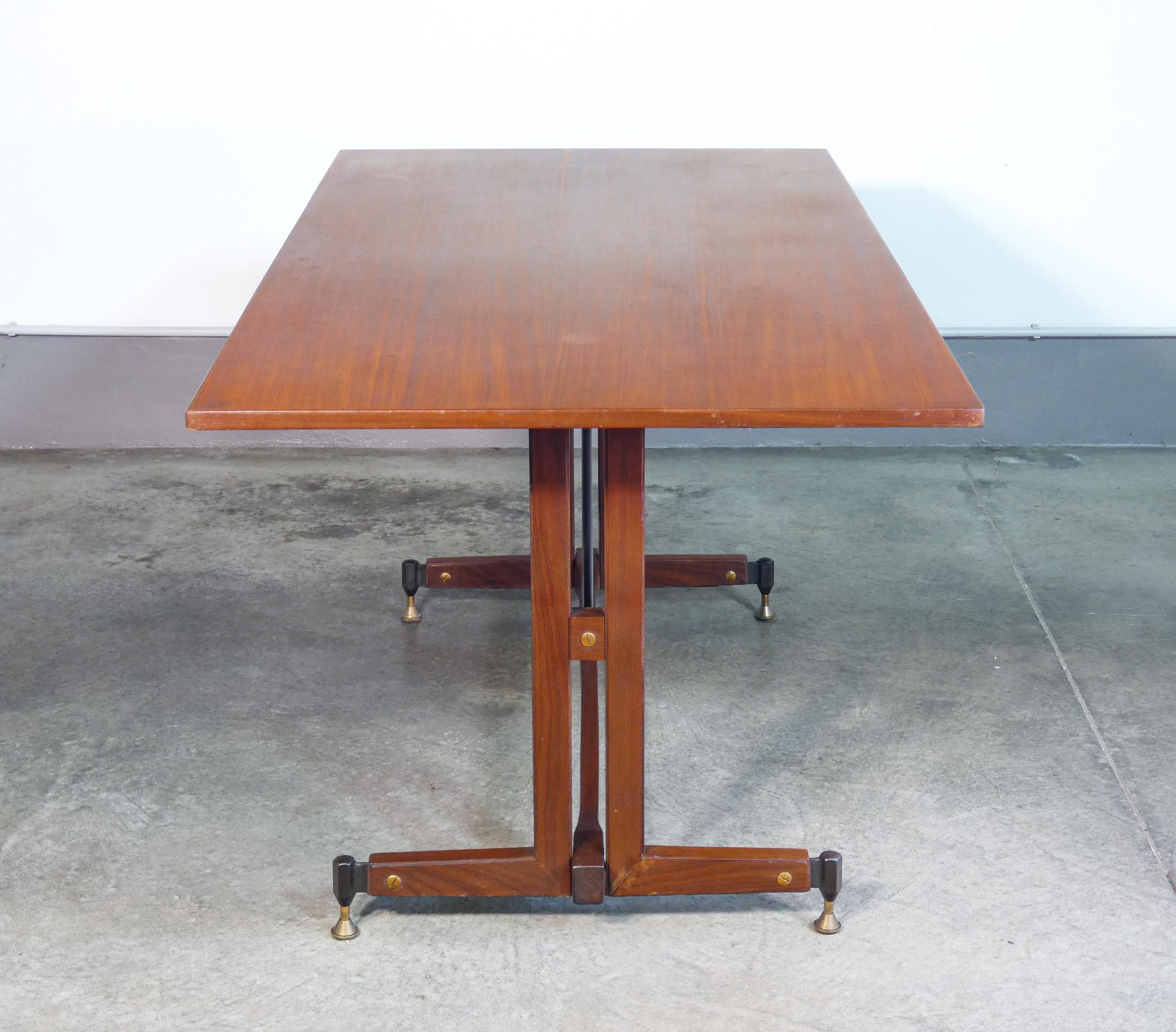 Metallo Tavolo di design italiano degli anni 60 in legno in vendita
