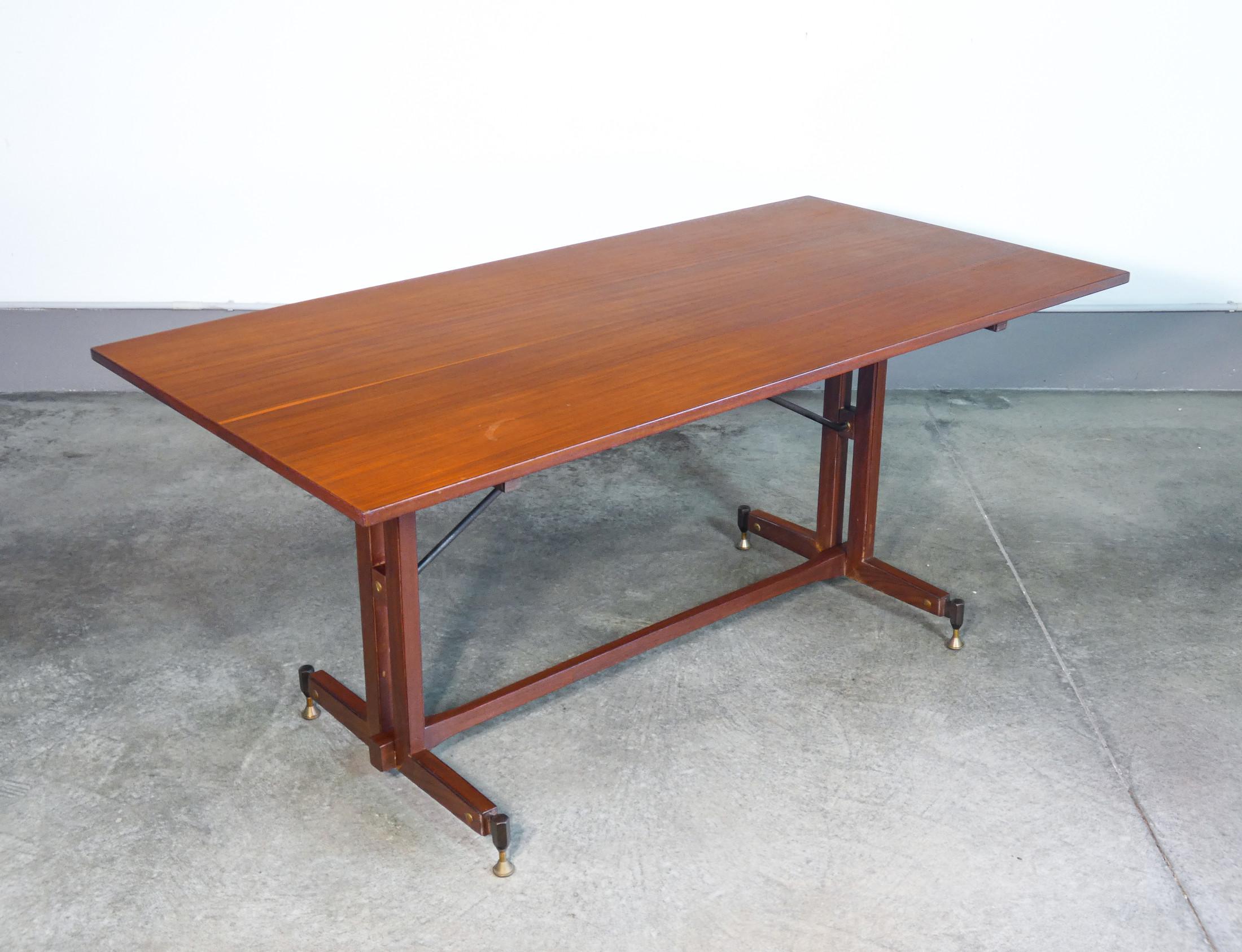 Tavolo di design italiano degli anni 60 in legno in vendita 3