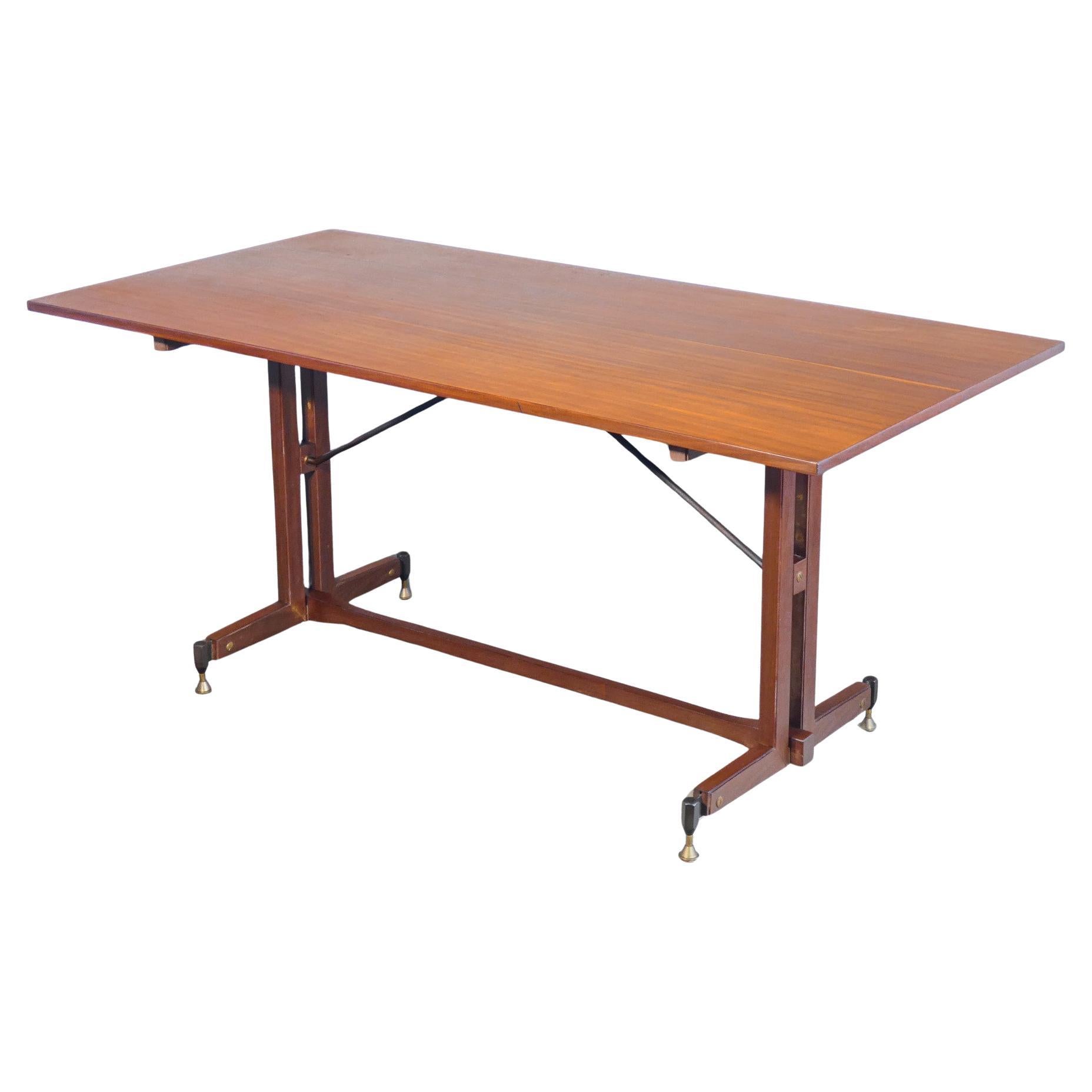 Tavolo di design italiano degli anni 60 in legno in vendita