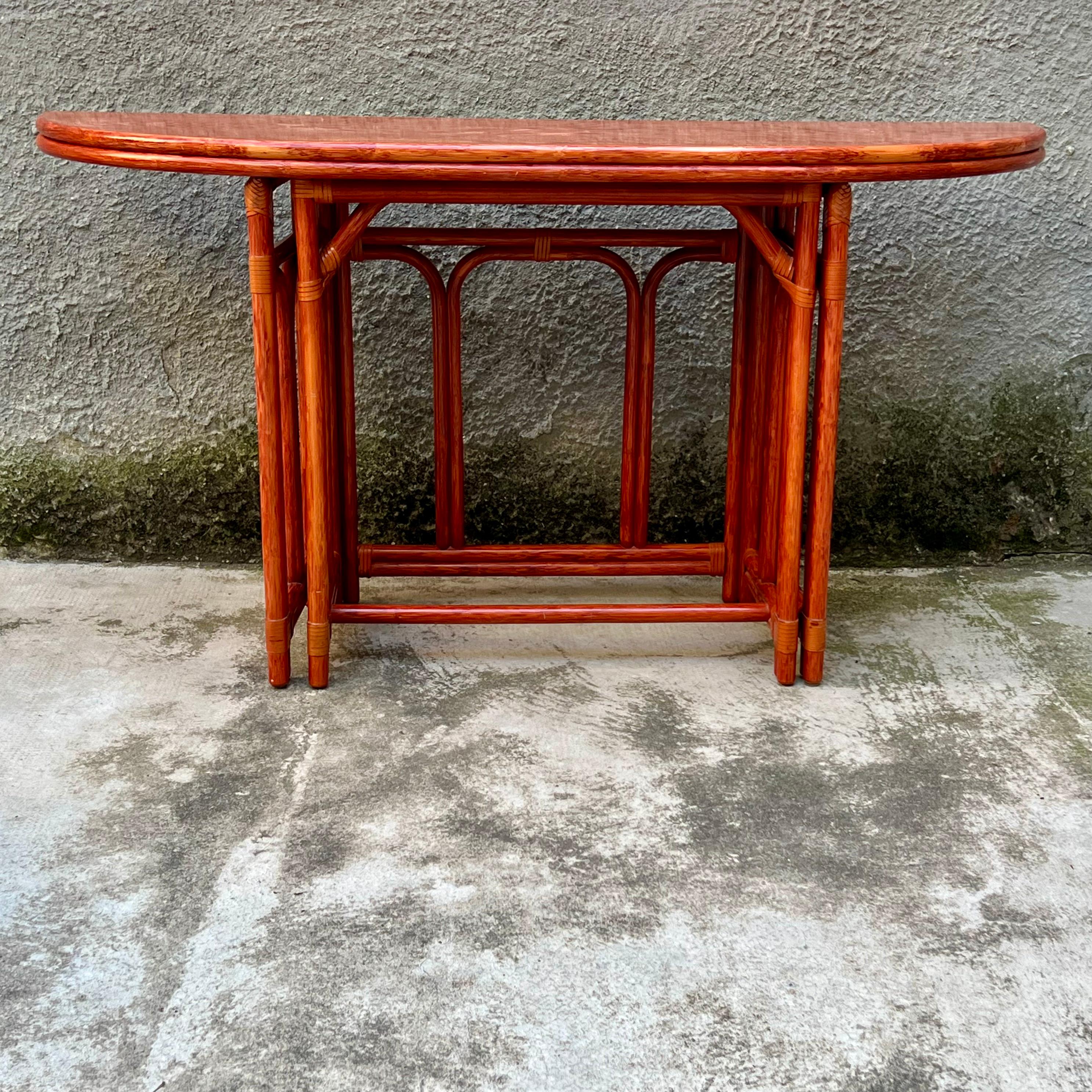 Elegante tavolo console in bambù con piano a libro, disegnato negli anni '80 dalla ditta Maugrion per la collezione 