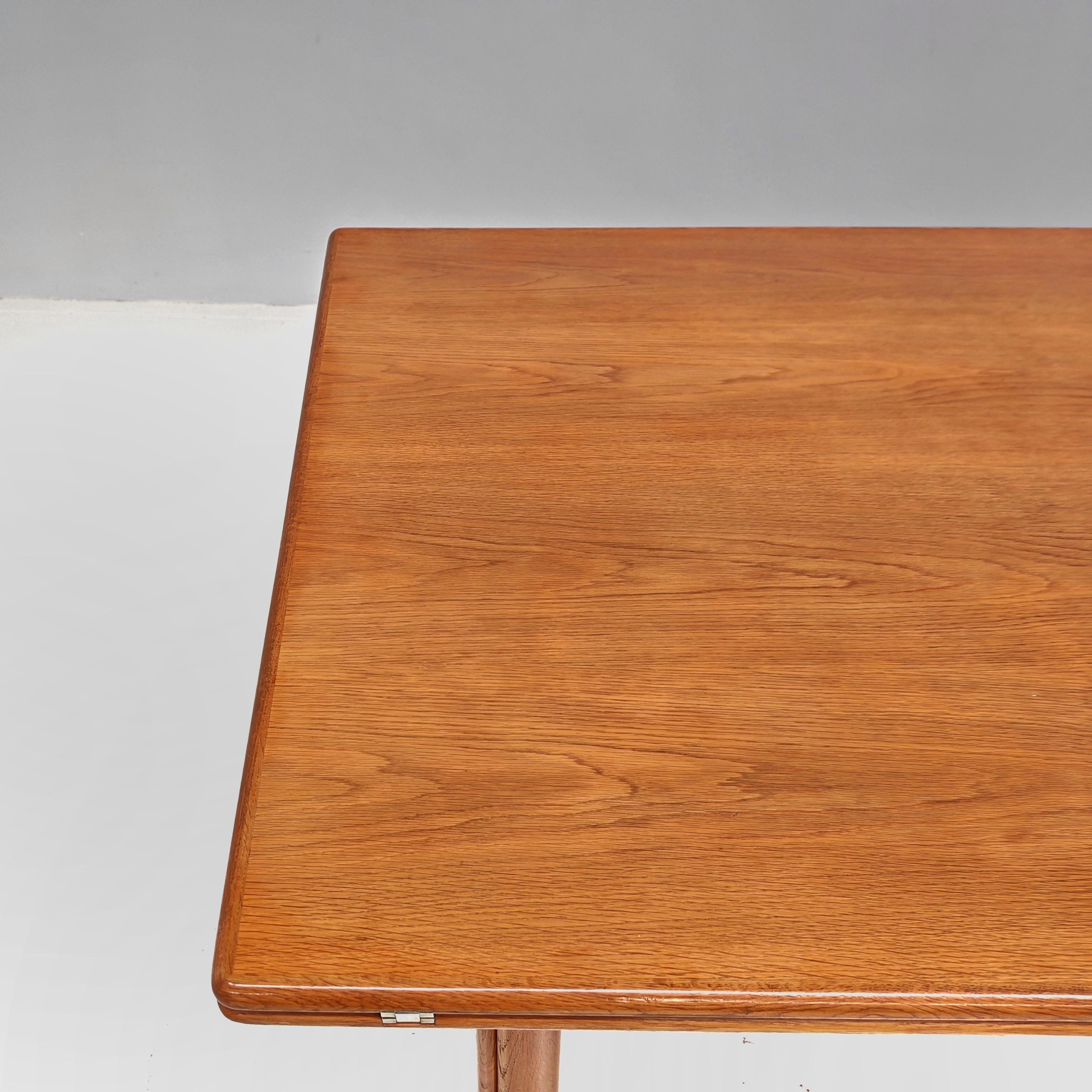 Mid-Century Modern Nibay extendable table in oak by Tobia & Afra Scarpa for Gavina, 1960s For Sale