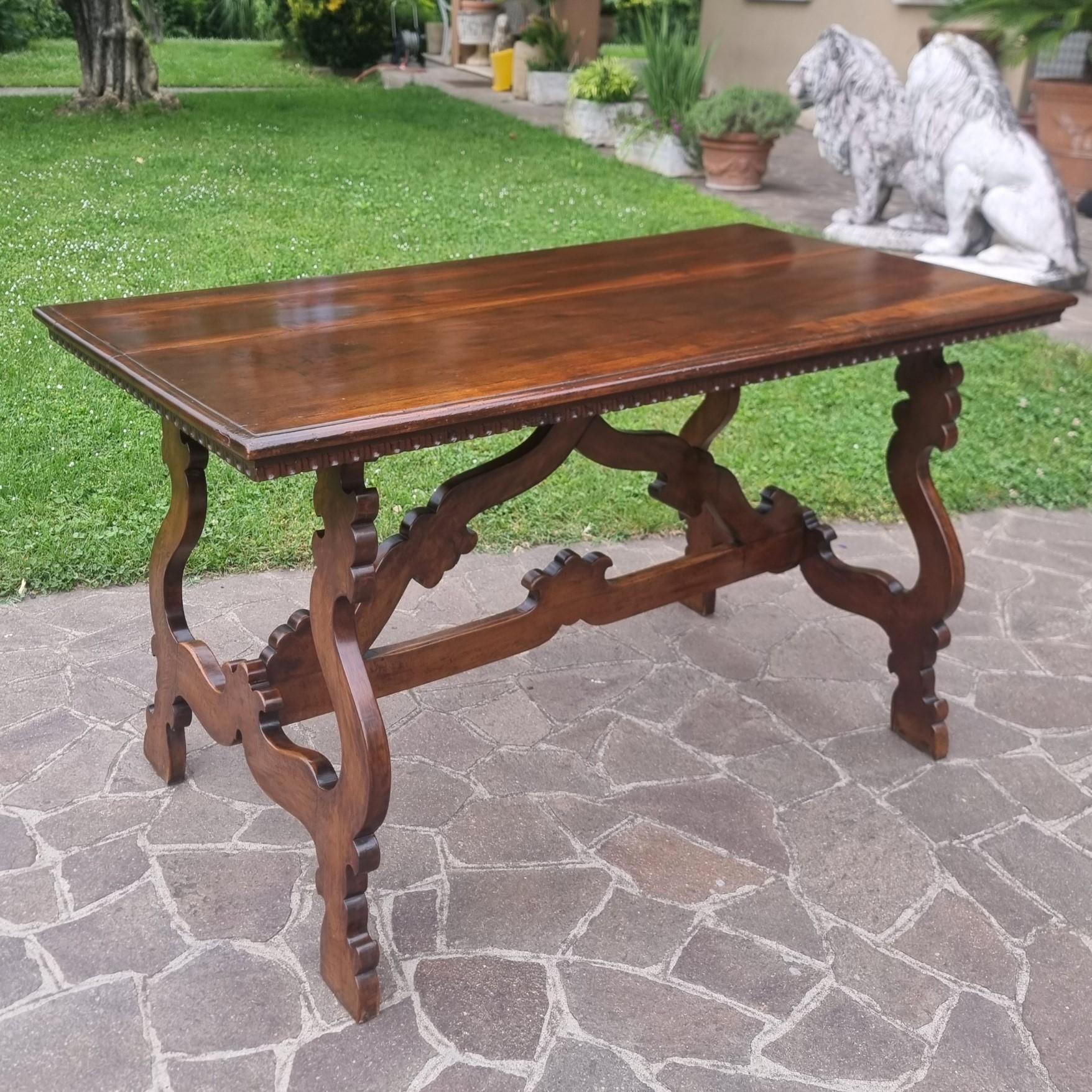 Rustic Walnut fratino table 800 grand class For Sale