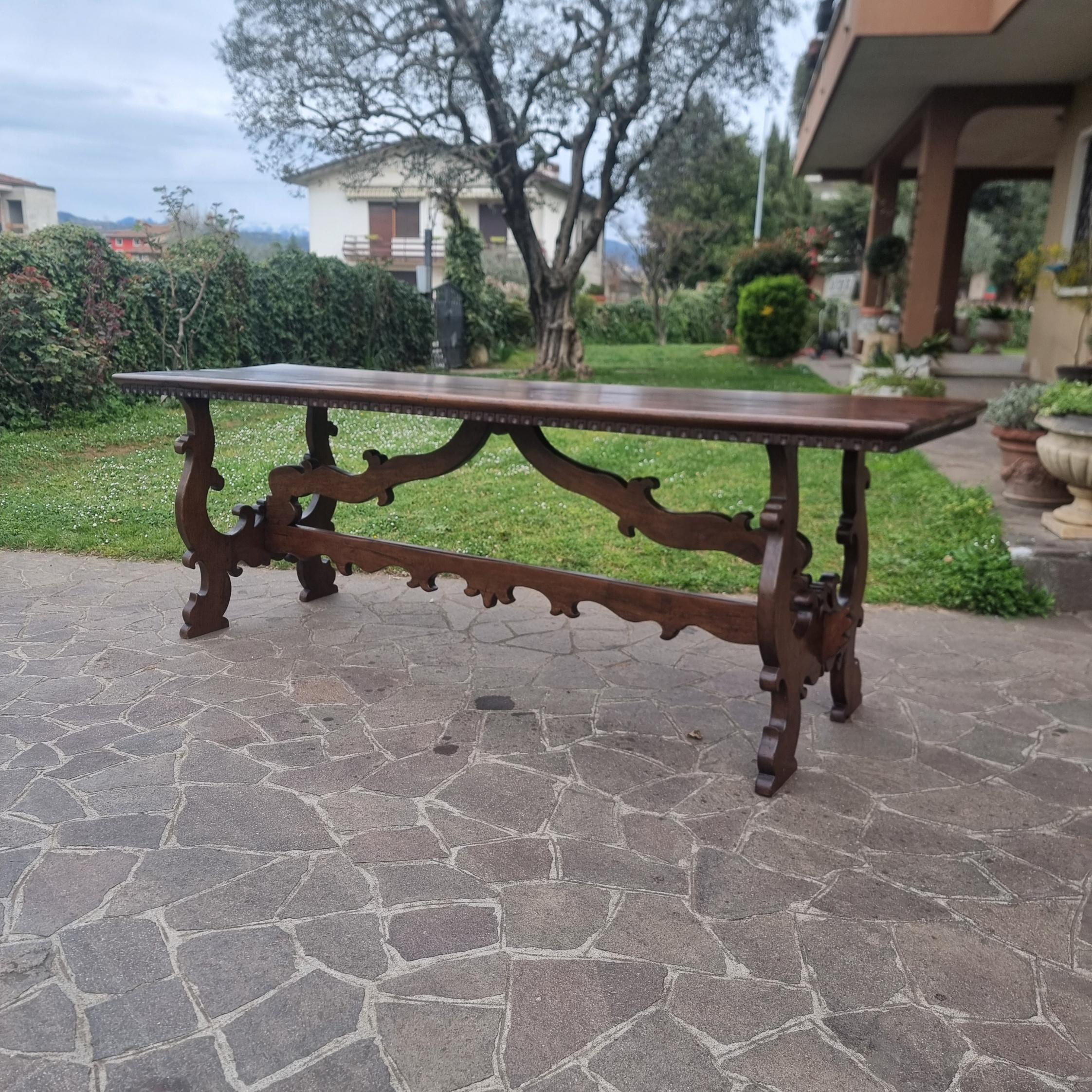 Table toscane à deux axes en noyer du XVIIIe siècle en vente 1