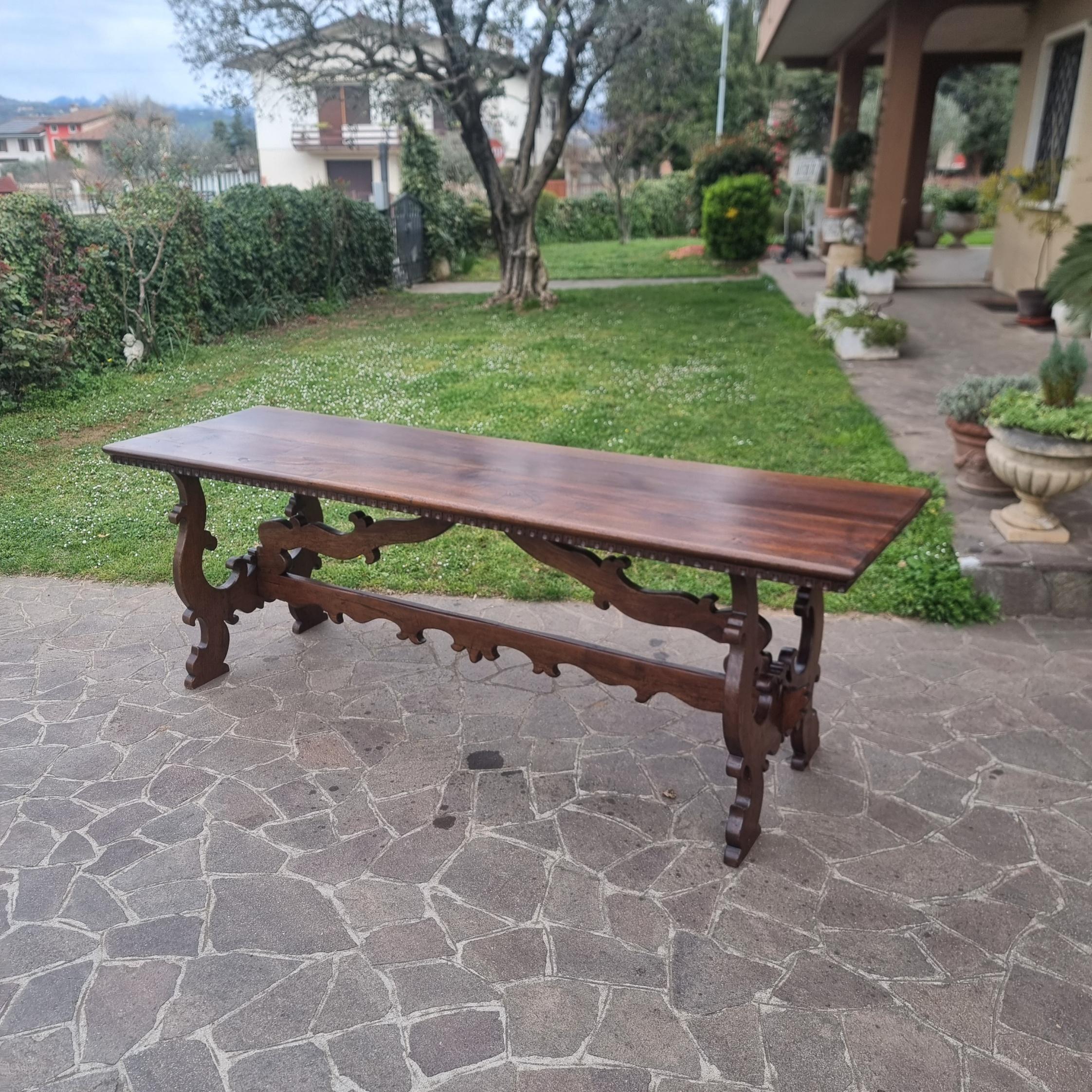 Table toscane à deux axes en noyer du XVIIIe siècle en vente 2
