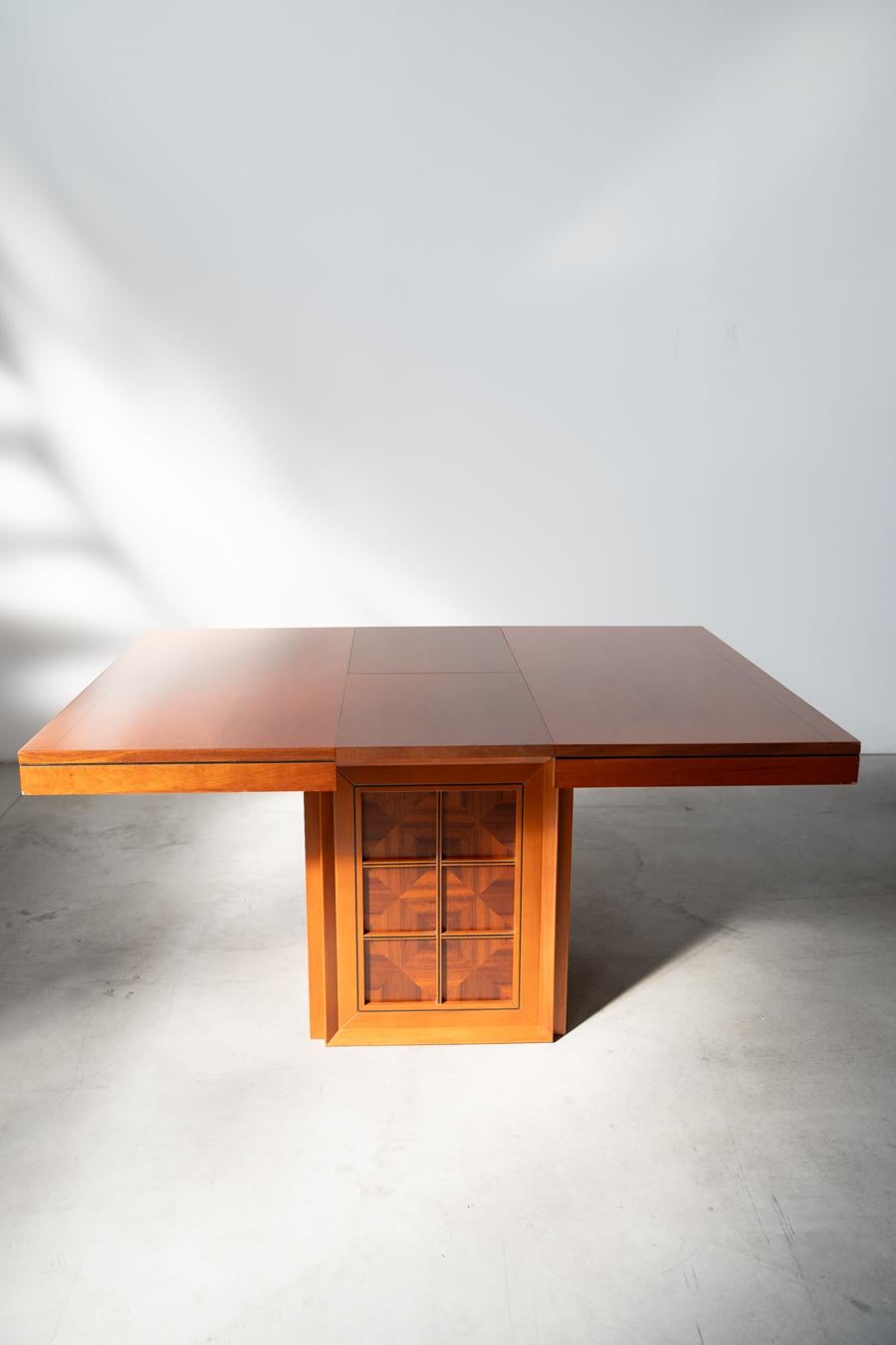 Italian Cherry veneer table, with extension leaf, '70s/'80s For Sale